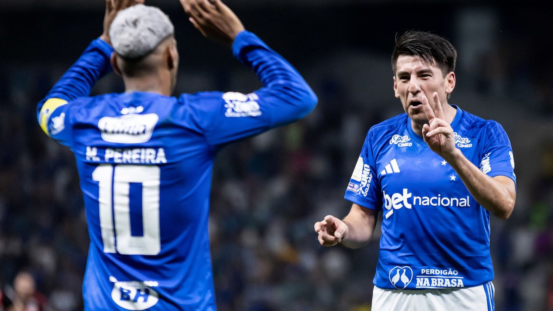Cruzeiro vence Flamengo e Palmeiras agradece no Brasileirão