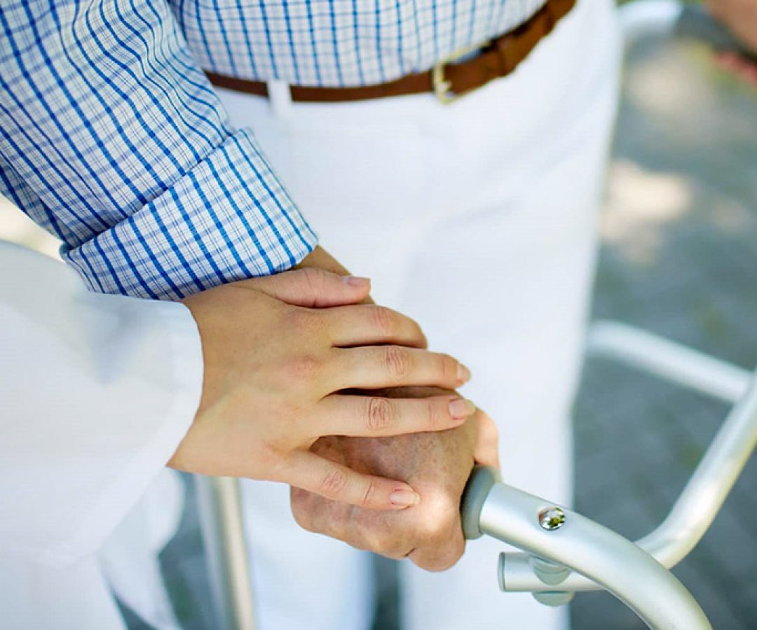 CAE analisa regulamentação da profissão de cuidador — Senado Notícias