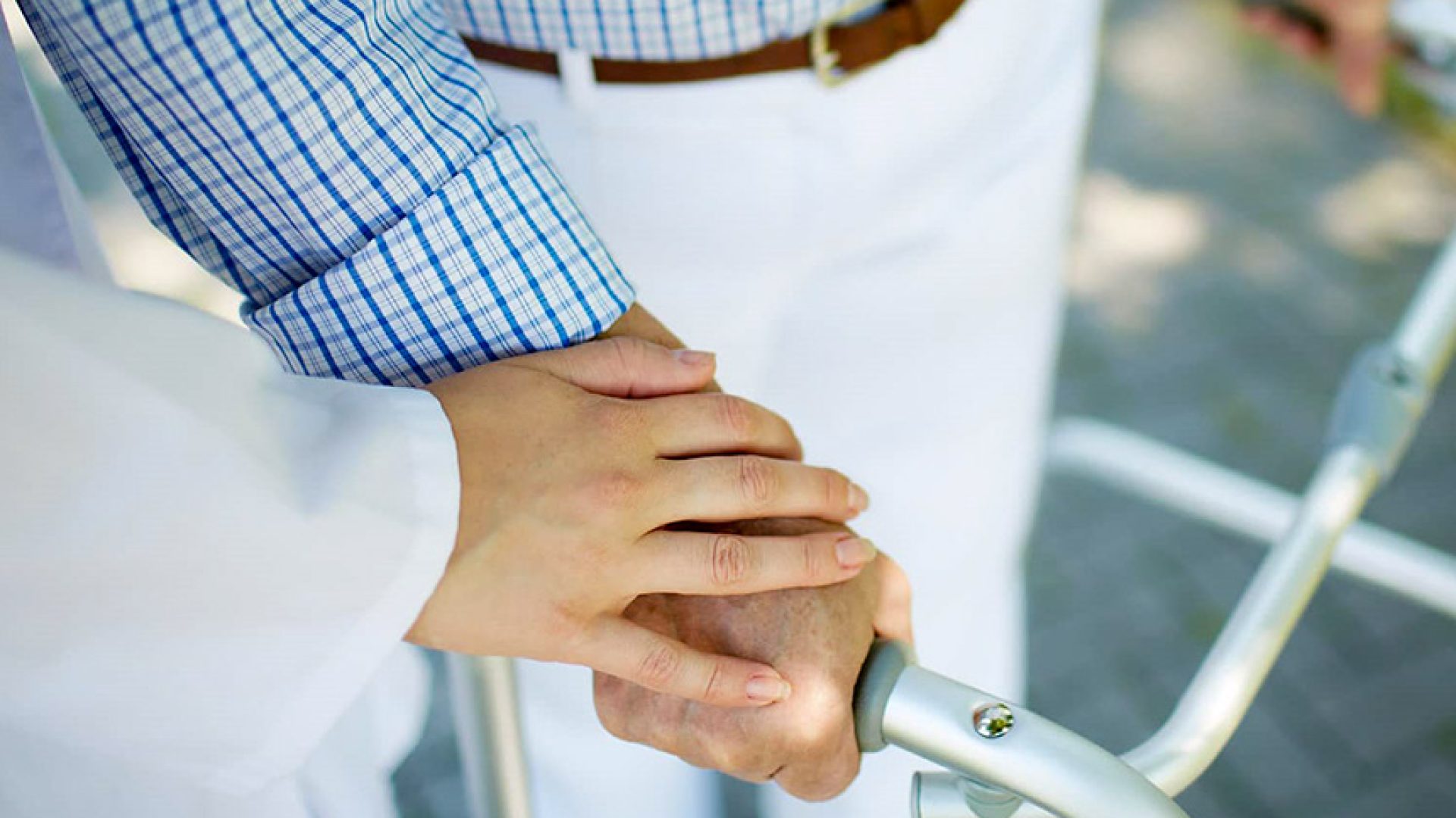 CAE analisa regulamentação da profissão de cuidador — Senado Notícias