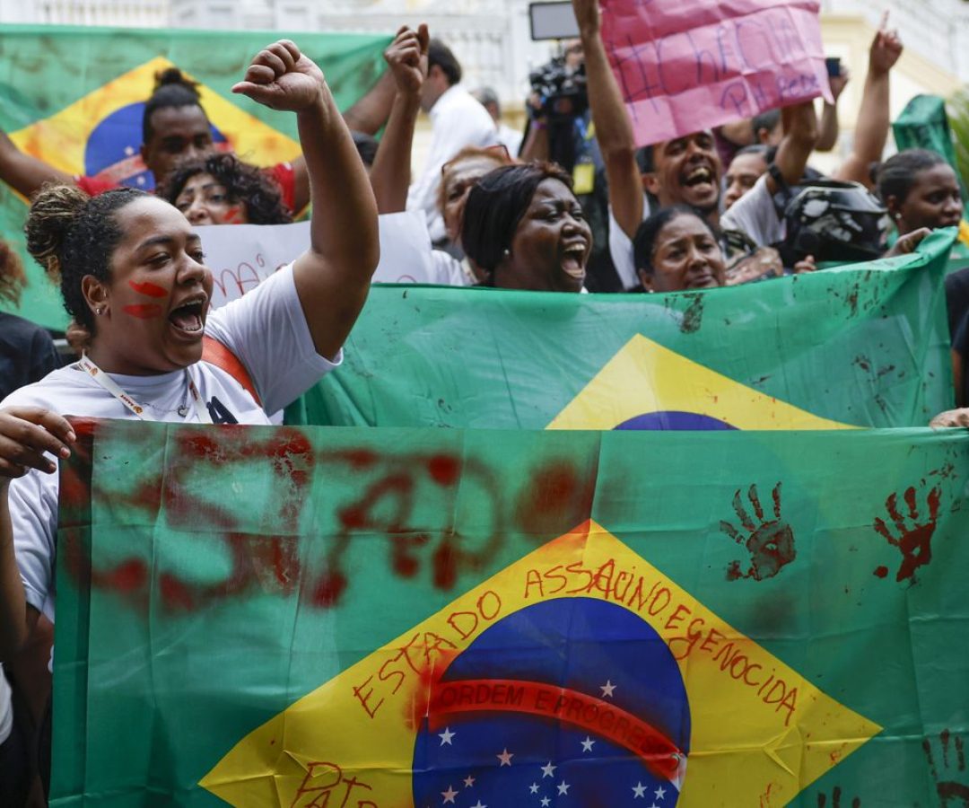 Moradores do Alemão e da Penha protestam contra mortes em operação