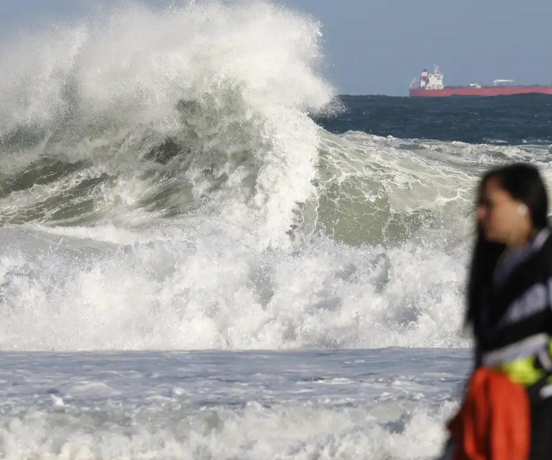 Rio entra em alerta para ressaca e ondas de até 2,5 metros