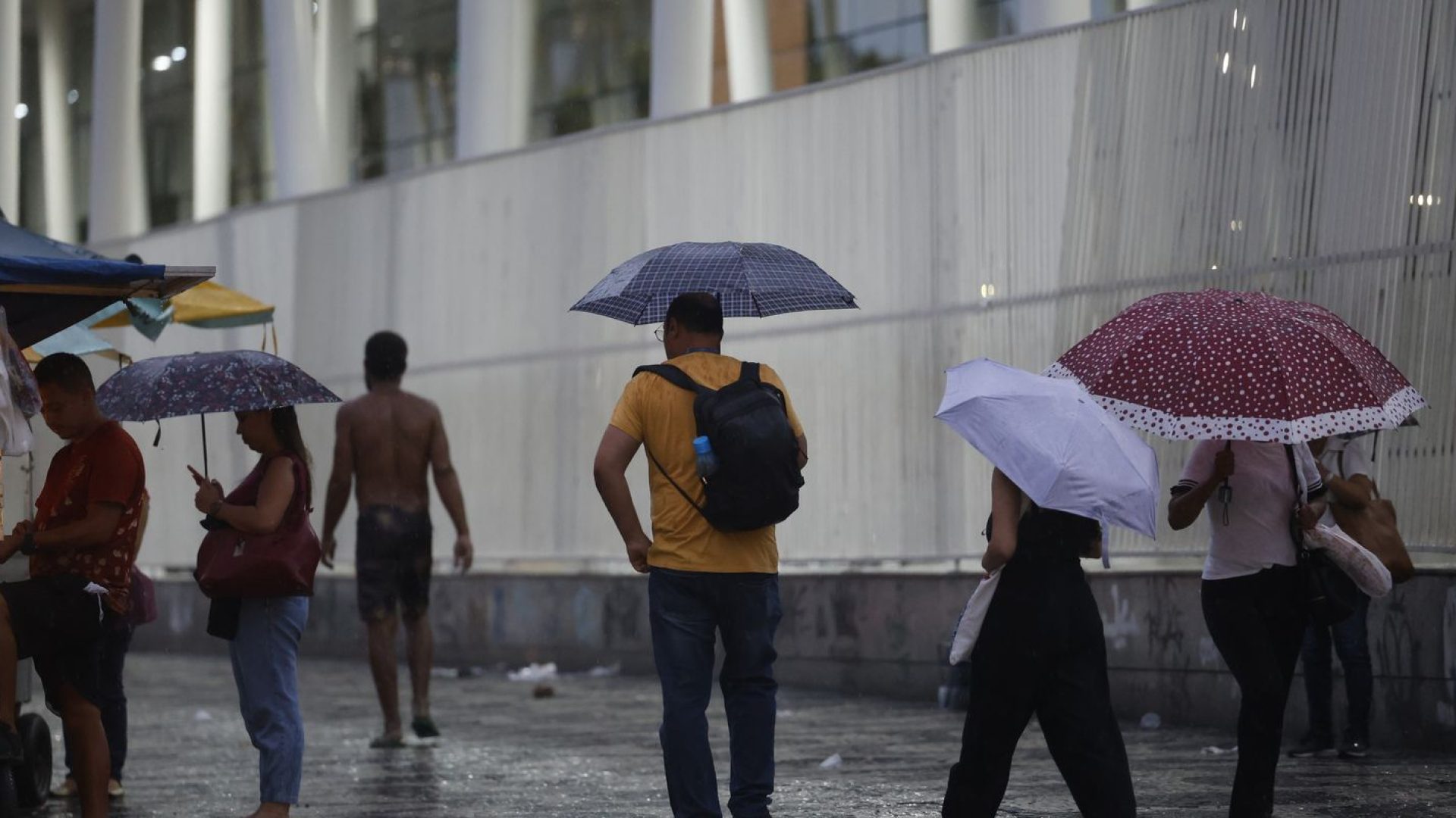 País com maioria das regiões em alerta de chuvas intensas nesta quarta