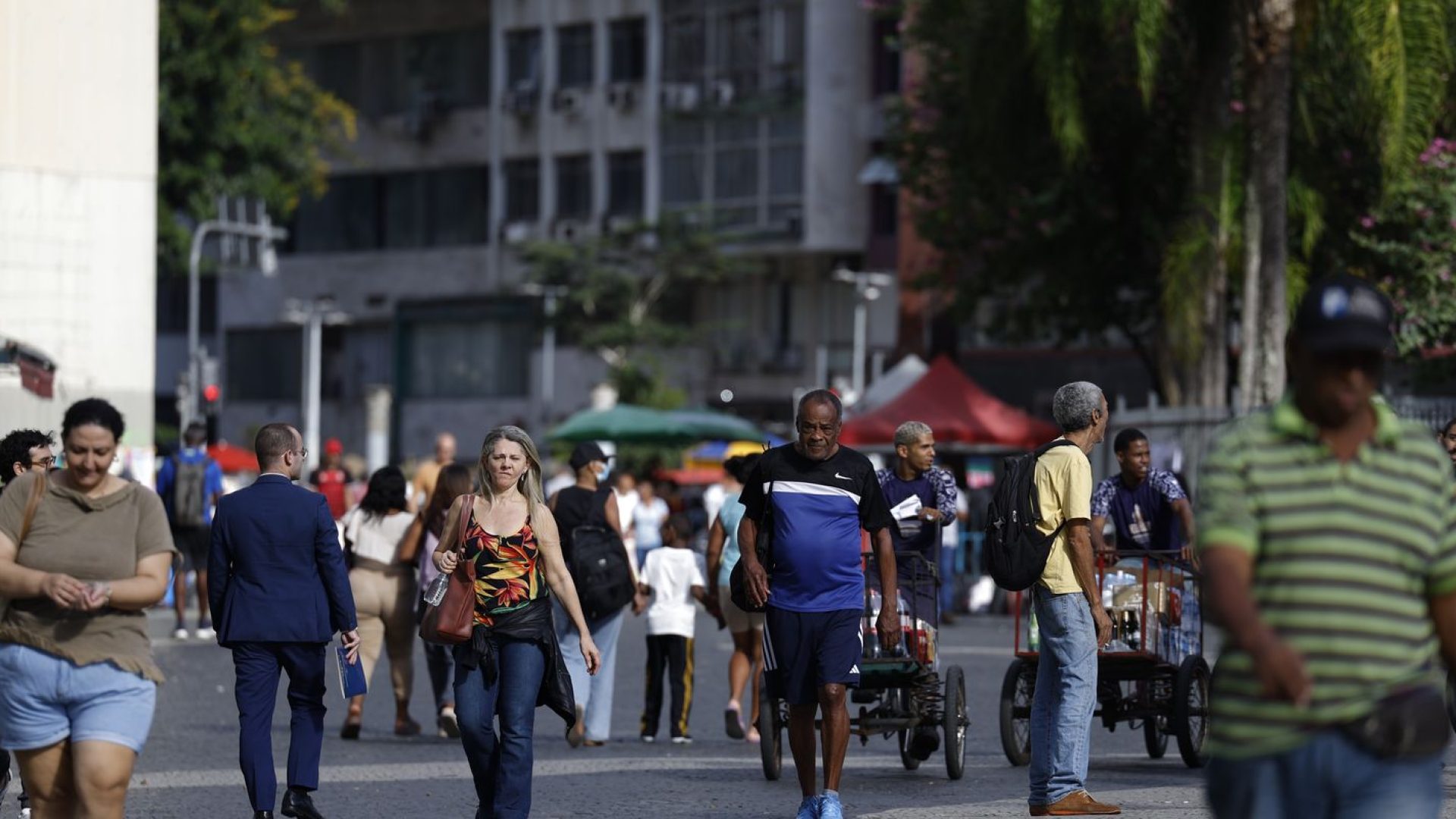 Crescimento populacional caiu para 0,37% em 2026, estima IBGE
