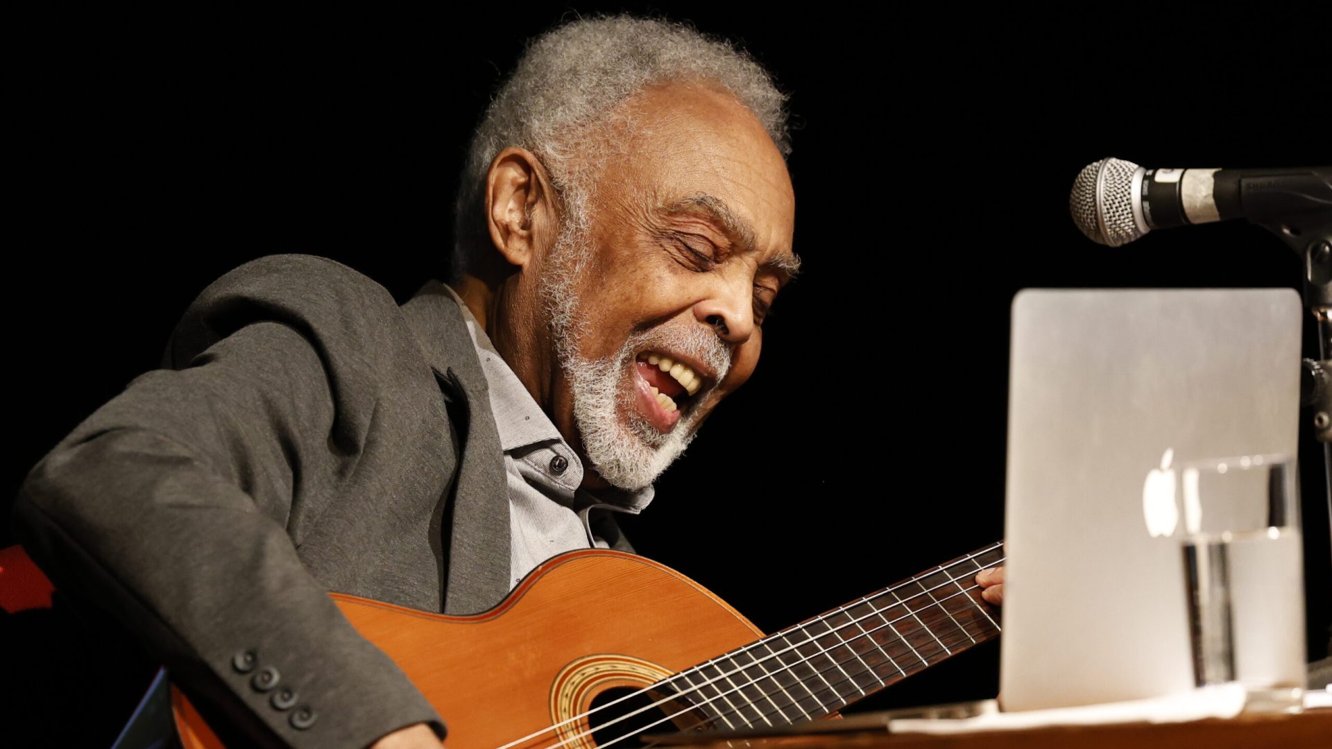 Gilberto Gil encerra última e maior turnê após cantar com Roberto Carlos e em navio