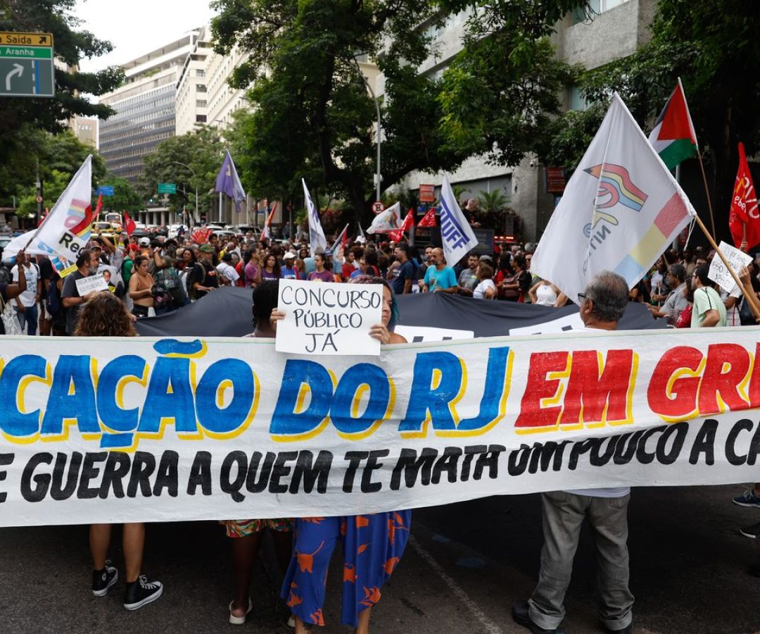 Professores estaduais e municipais do Rio fazem paralisação de 24h