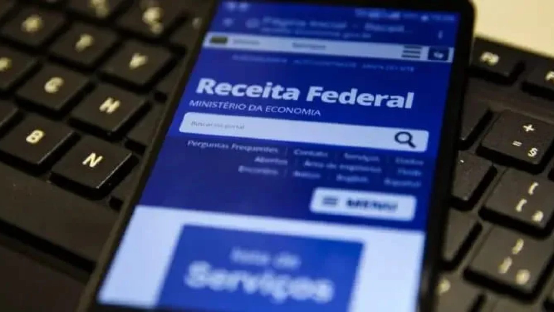 Com salto de 80% nas saídas fiscais, investidores enfrentam radar reforçado da Receita Federal
