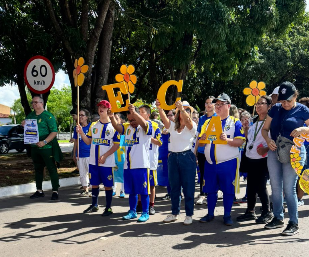 Desfile cívico reúne 800 pessoas nas ruas do Cruzeiro