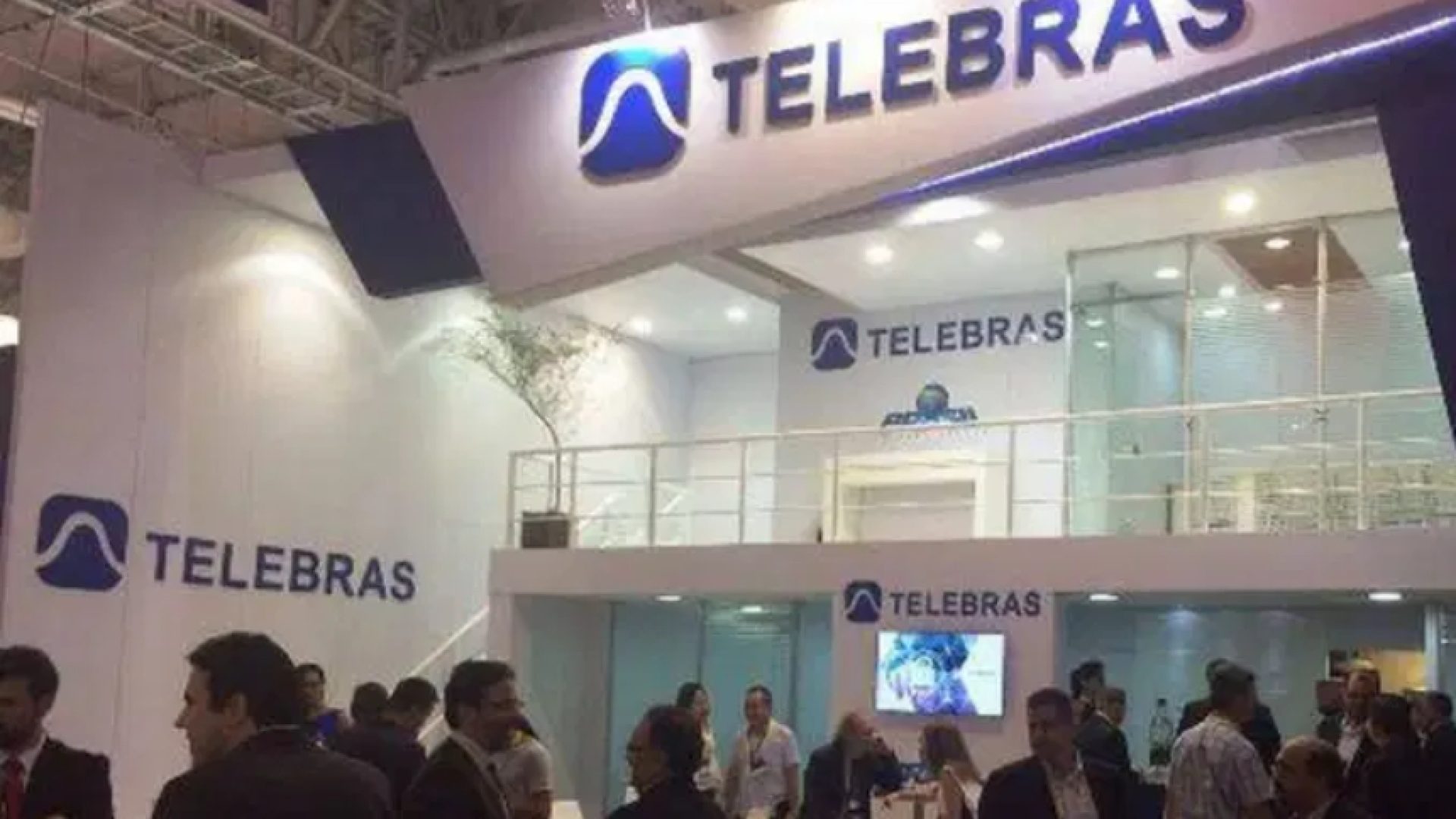 Sancionadas leis que garantem recursos para a Telebras — Senado Notícias