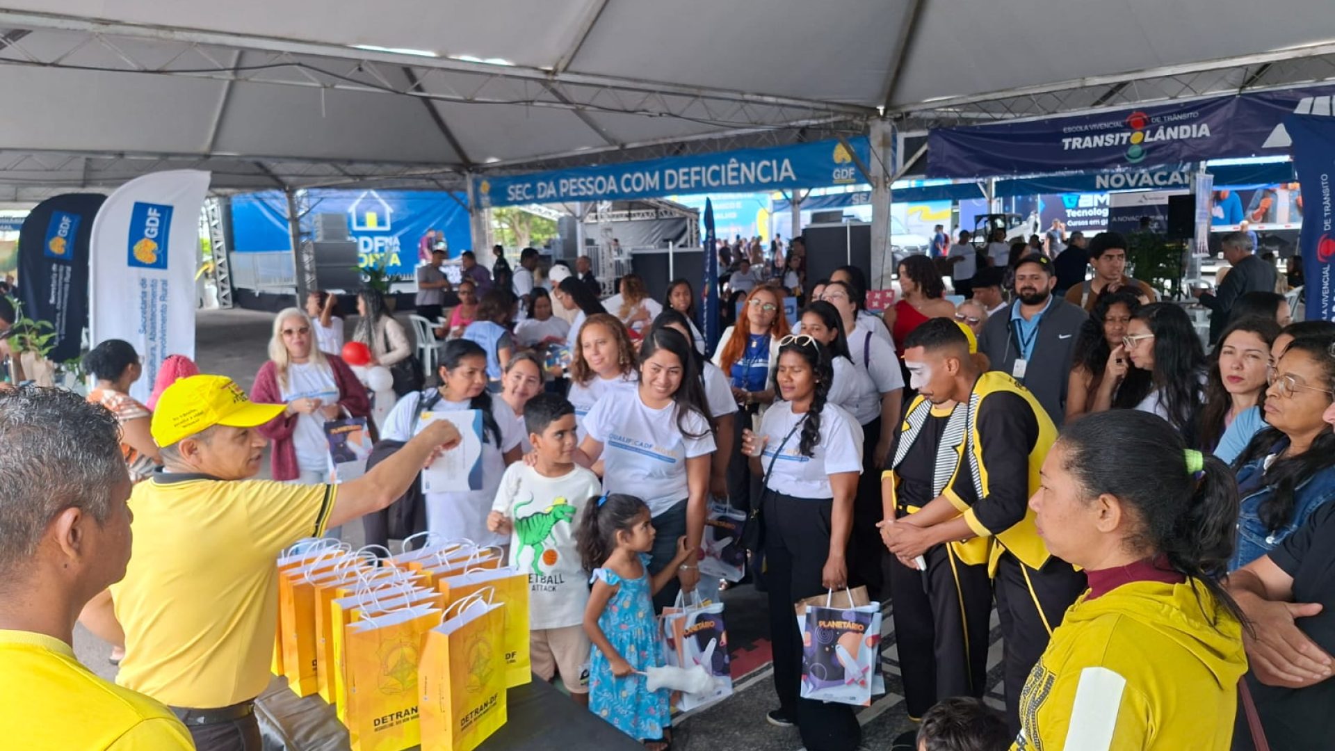 Detran-DF educa 5,8 mil pessoas em ações de trânsito no feriado de Brasília