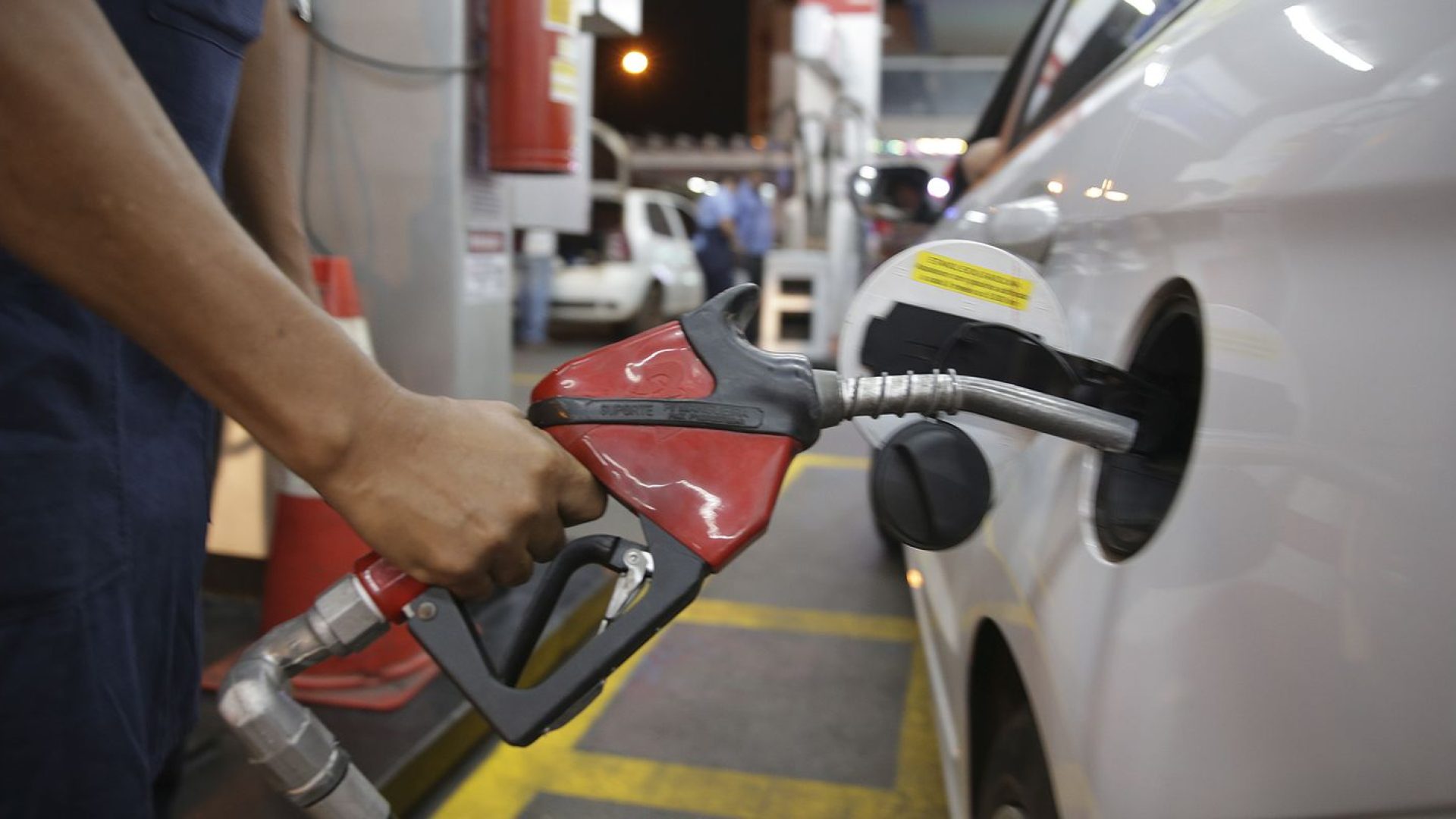 Governo pede ao Cade para investigar aumento dos combustíveis