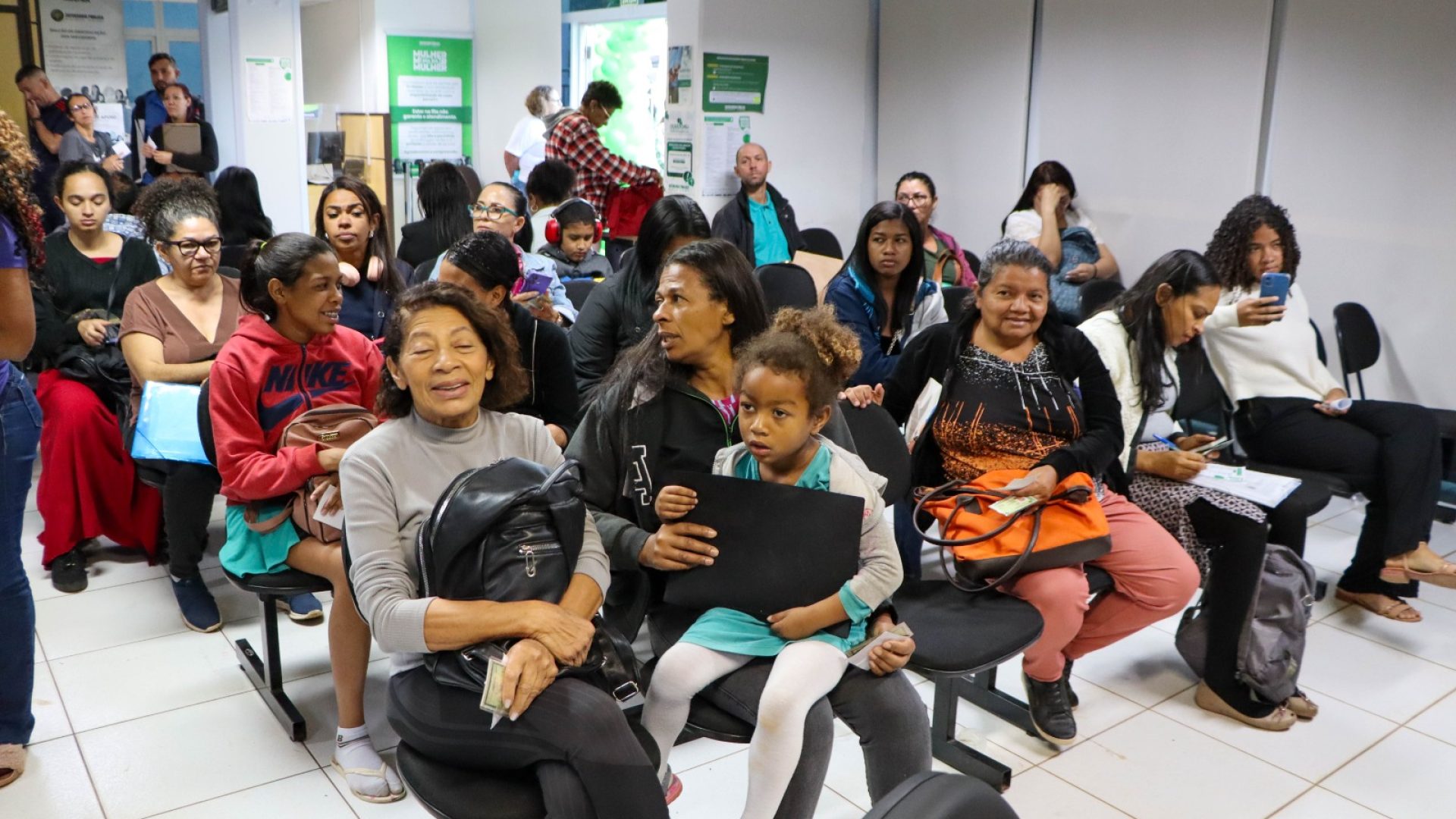 Mutirão no DF leva serviços gratuitos para mulheres em situação de vulnerabilidade