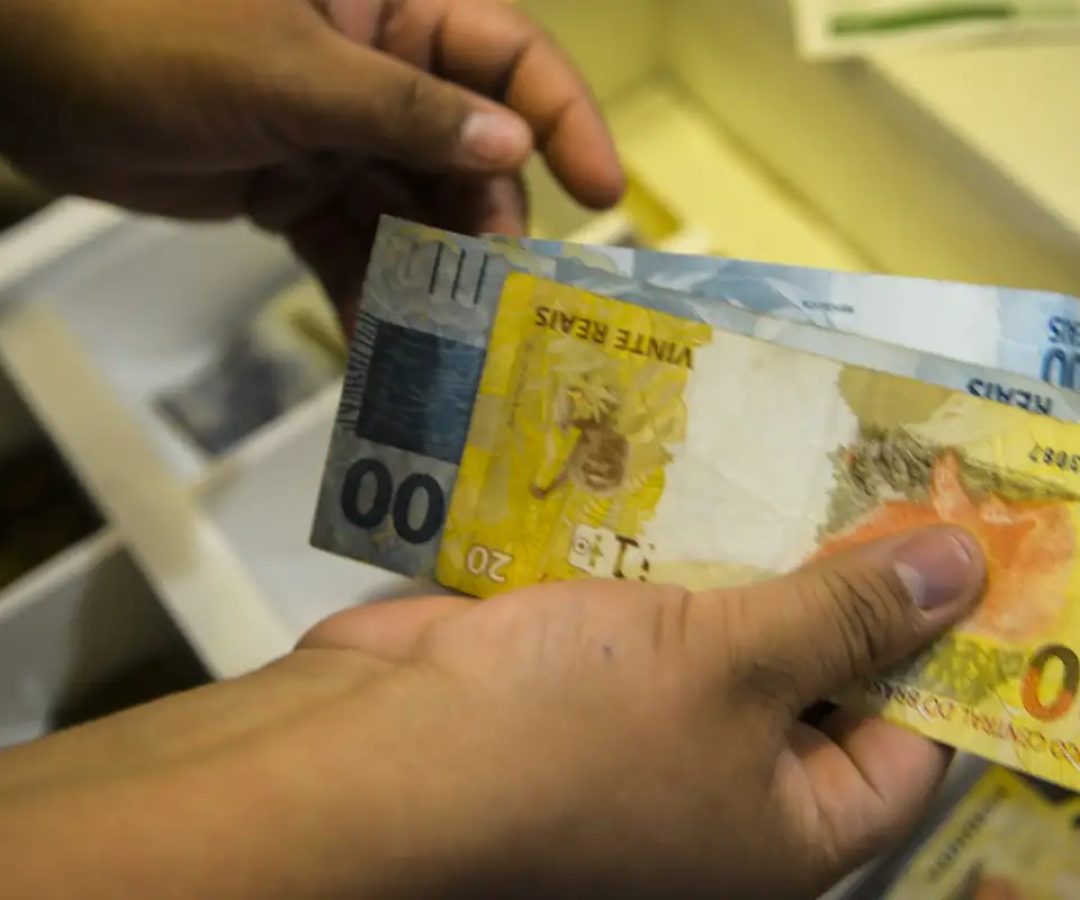 Lote extra de R$ 156,4 milhões do abono salarial será pago hoje