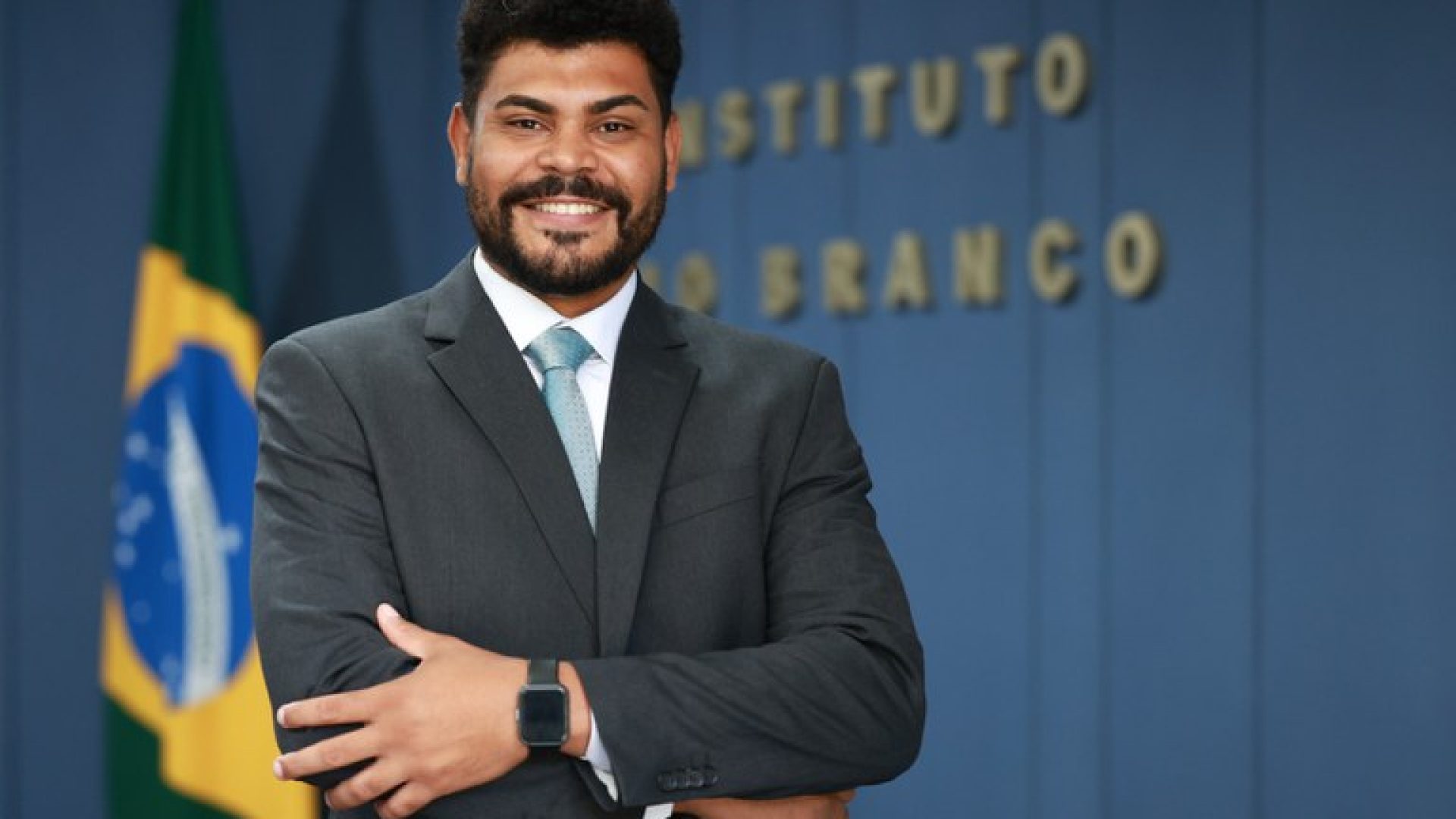 Conheça a história do diplomata que se formou pelo Prouni