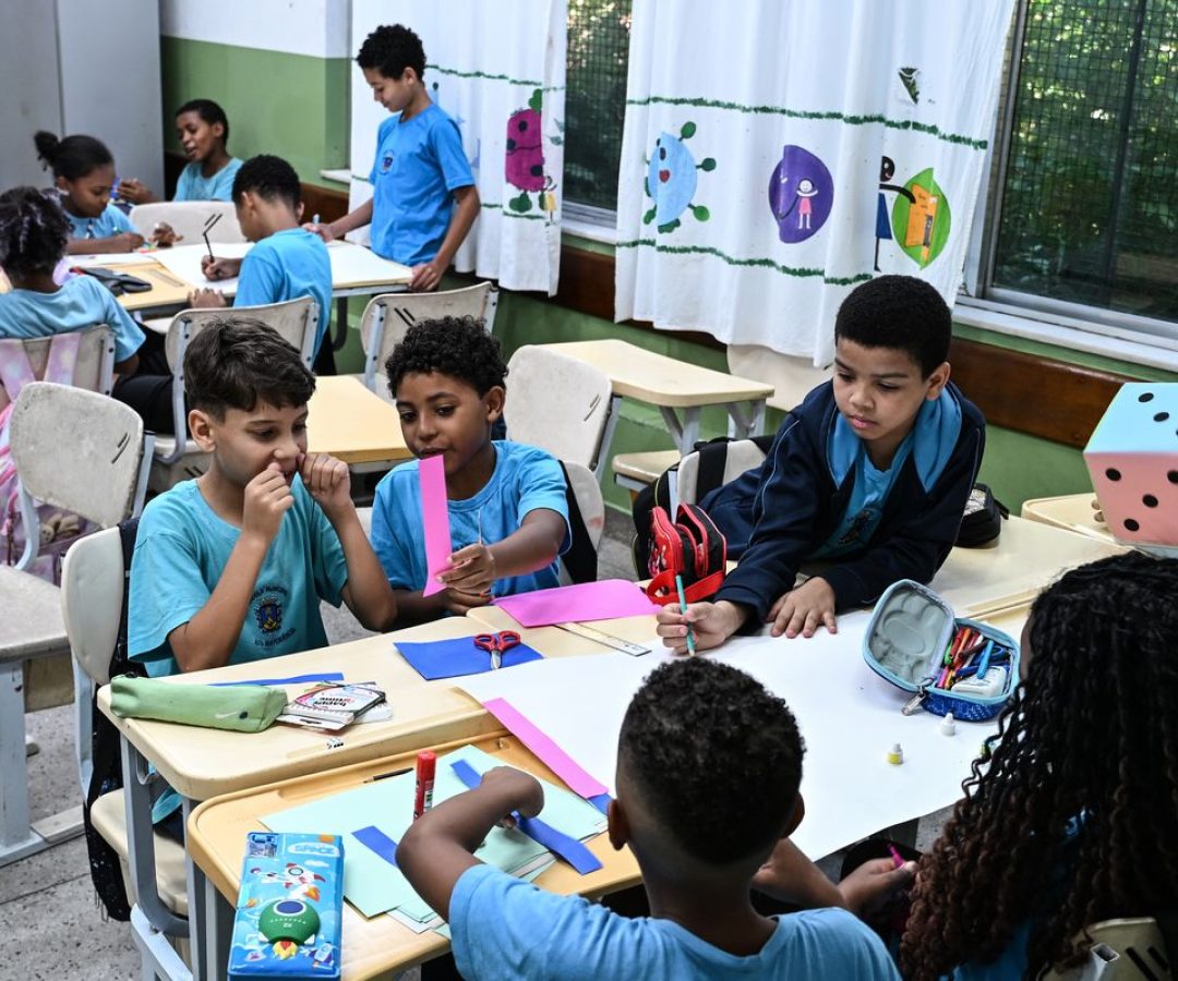 Governo fixa em R$ 5,1 mil novo piso nacional do magistério