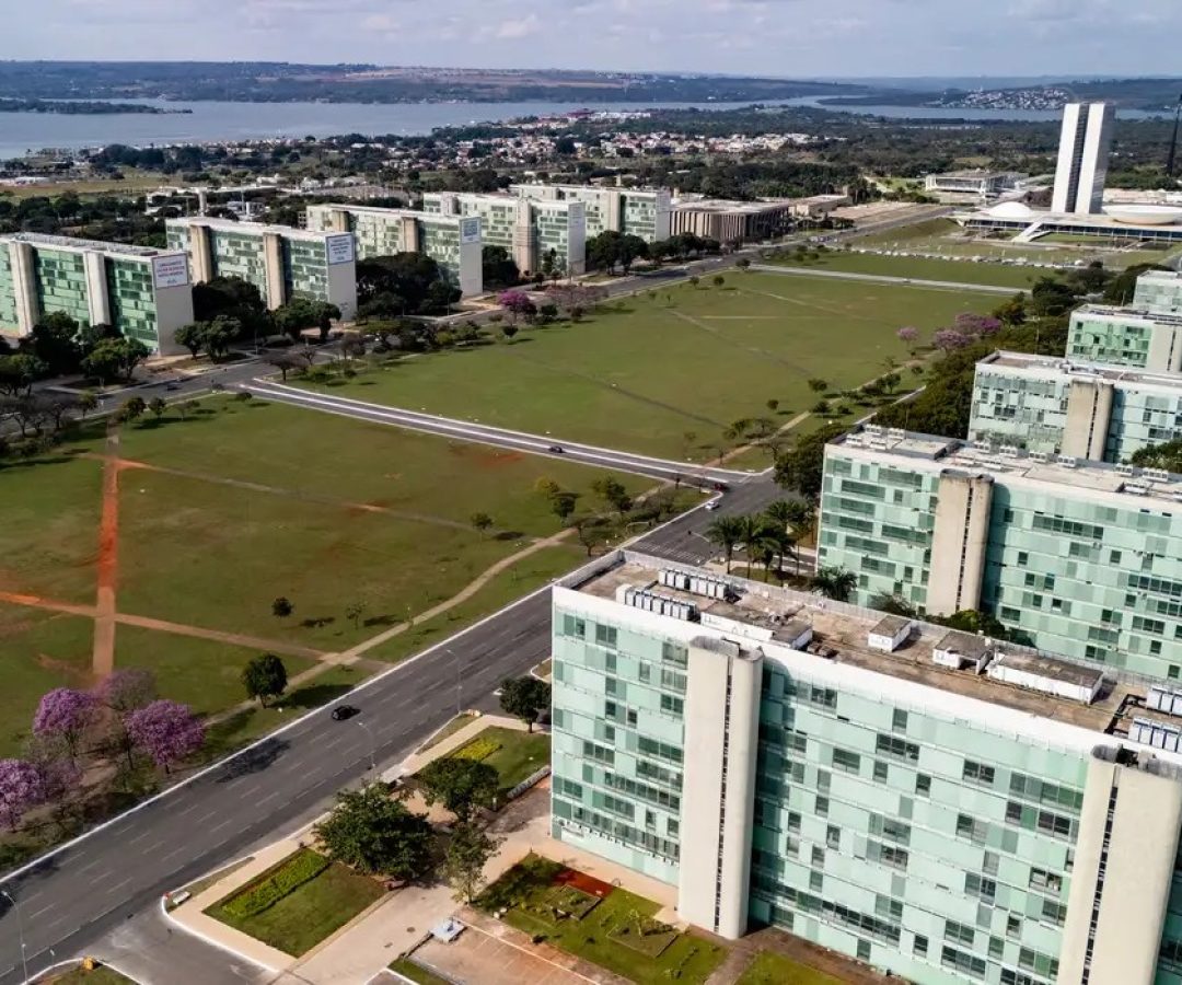 Governo nomeia 500 aprovados do CNU para carreiras transversais