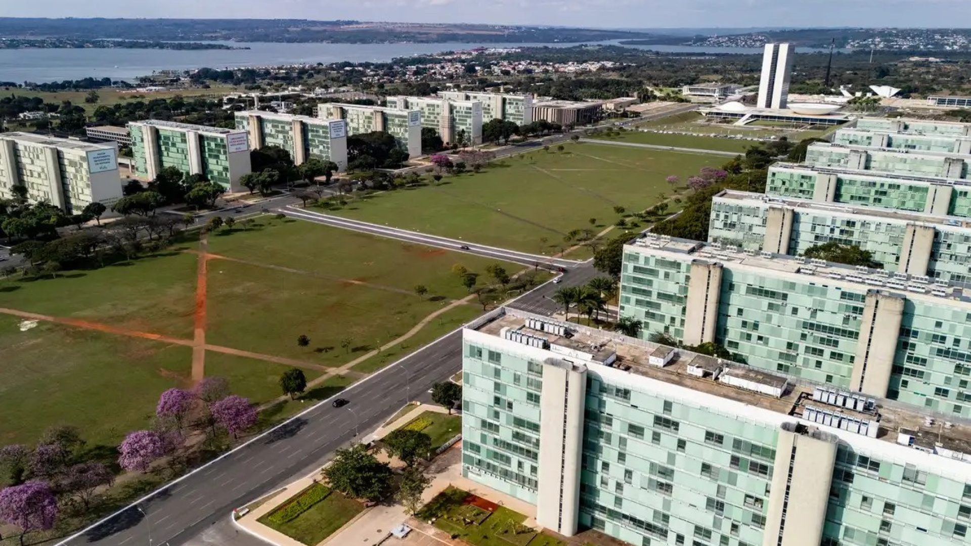 Governo nomeia 500 aprovados do CNU para carreiras transversais