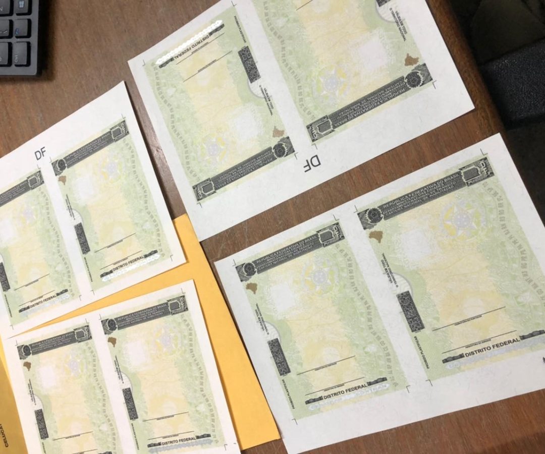 Mulher é presa ao tentar usar documento falso em banco do SIG