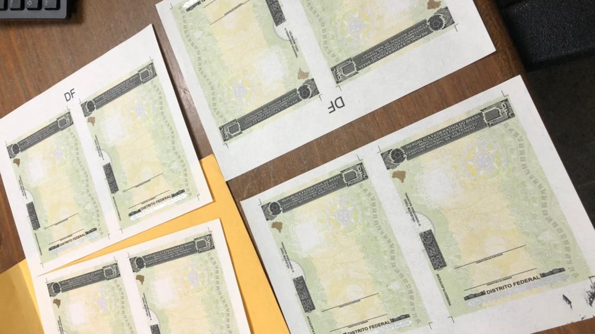 Mulher é presa ao tentar usar documento falso em banco do SIG