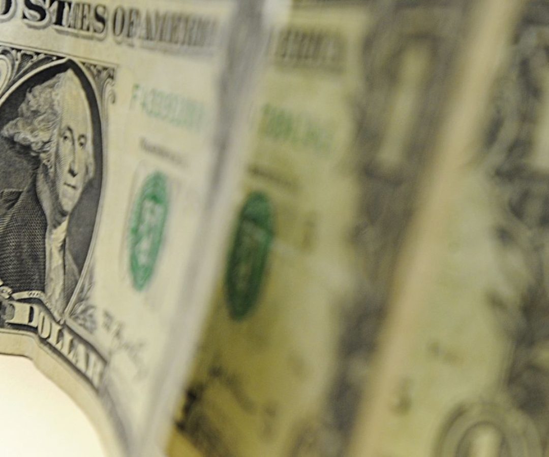 Dólar cai para R$ 5,24, e bolsa sobe 3,24% após fala de Trump