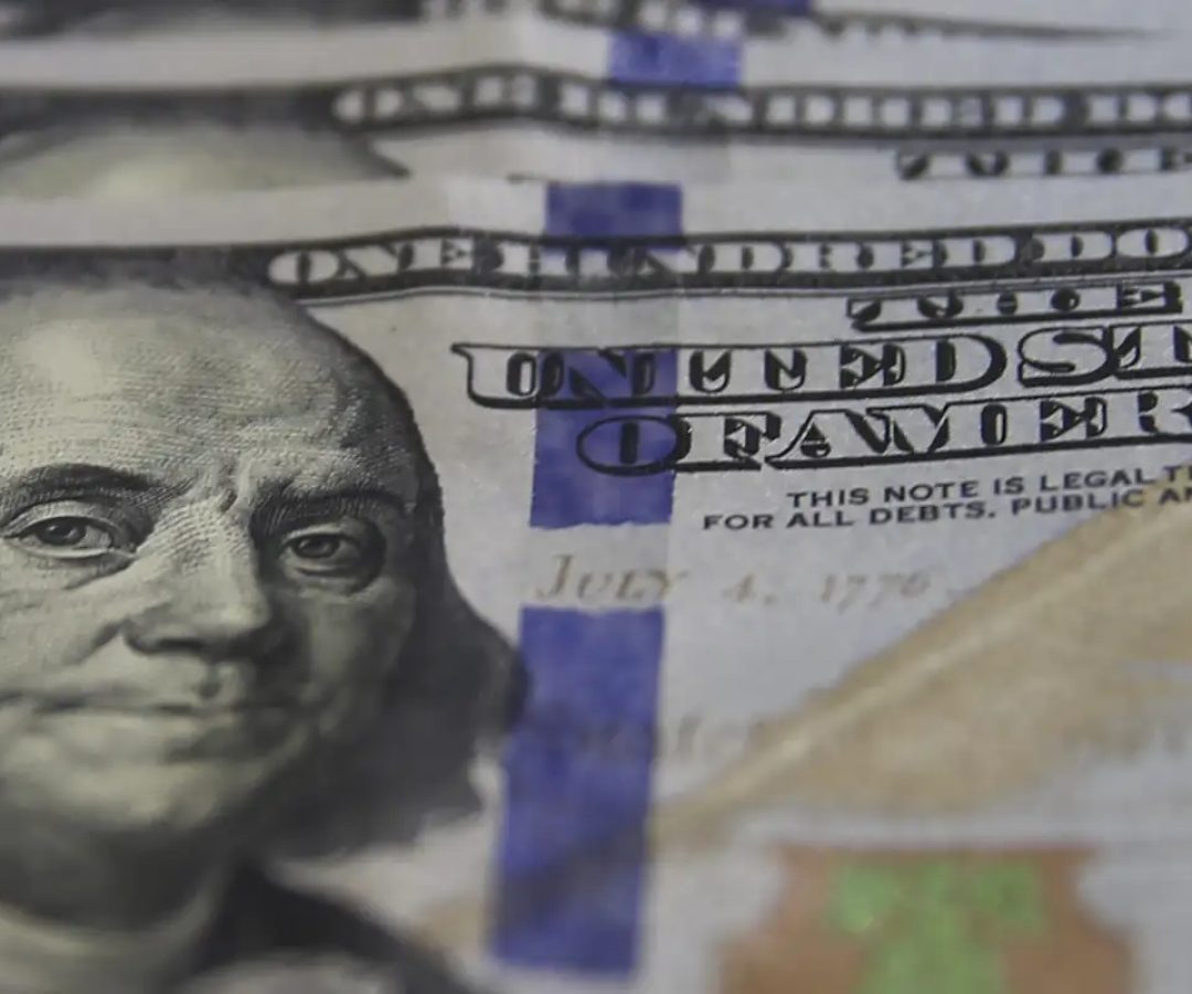 Dólar cai para R$ 5,12 e atinge menor valor em 21 meses