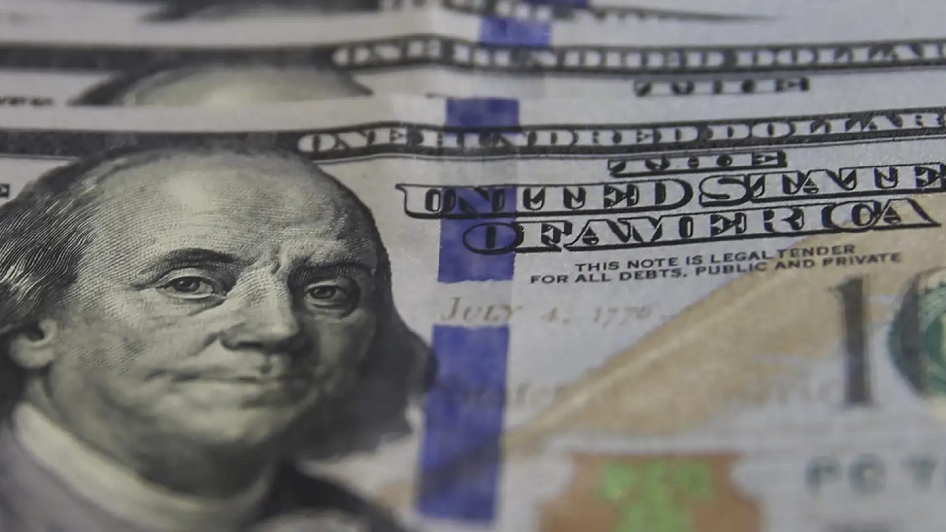 Dólar cai para R$ 5,12 e atinge menor valor em 21 meses