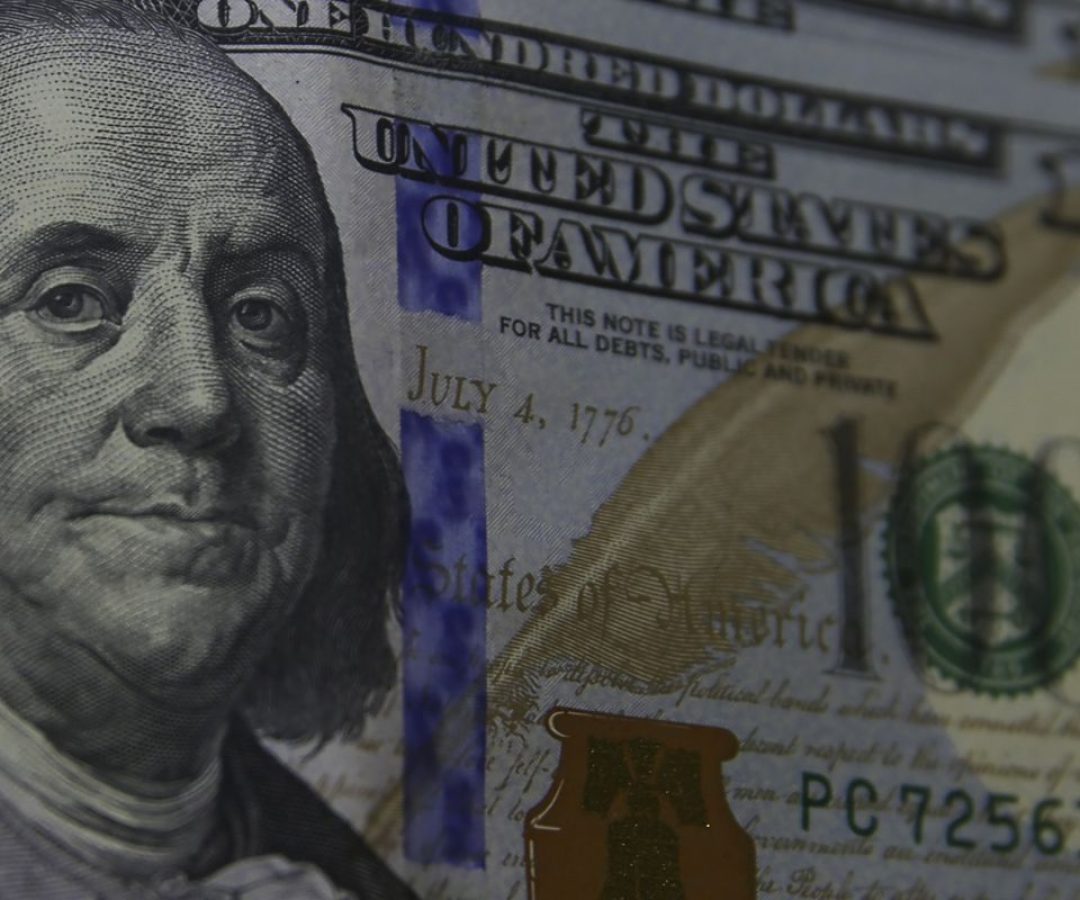 Dólar fecha abaixo de R$ 5,30 pela primeira vez desde junho de 2024
