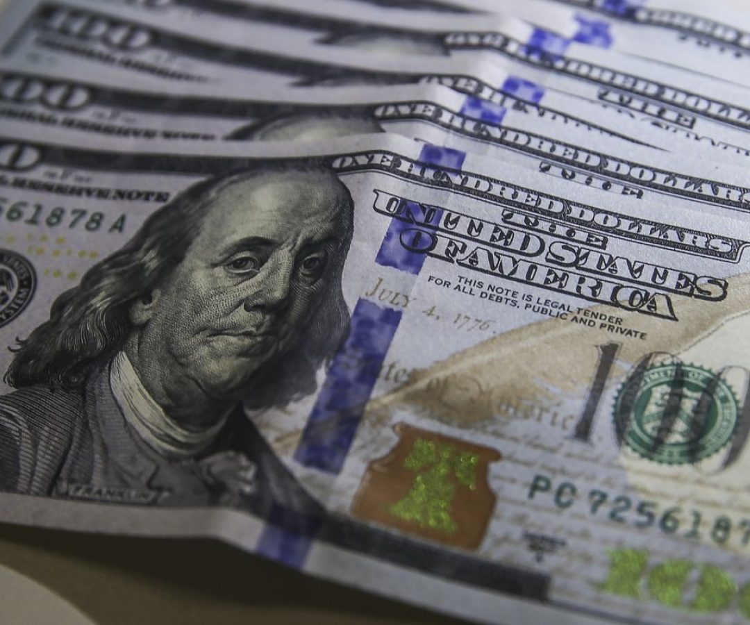 Dólar cai para R$ 5,20 e atinge menor valor em 20 meses