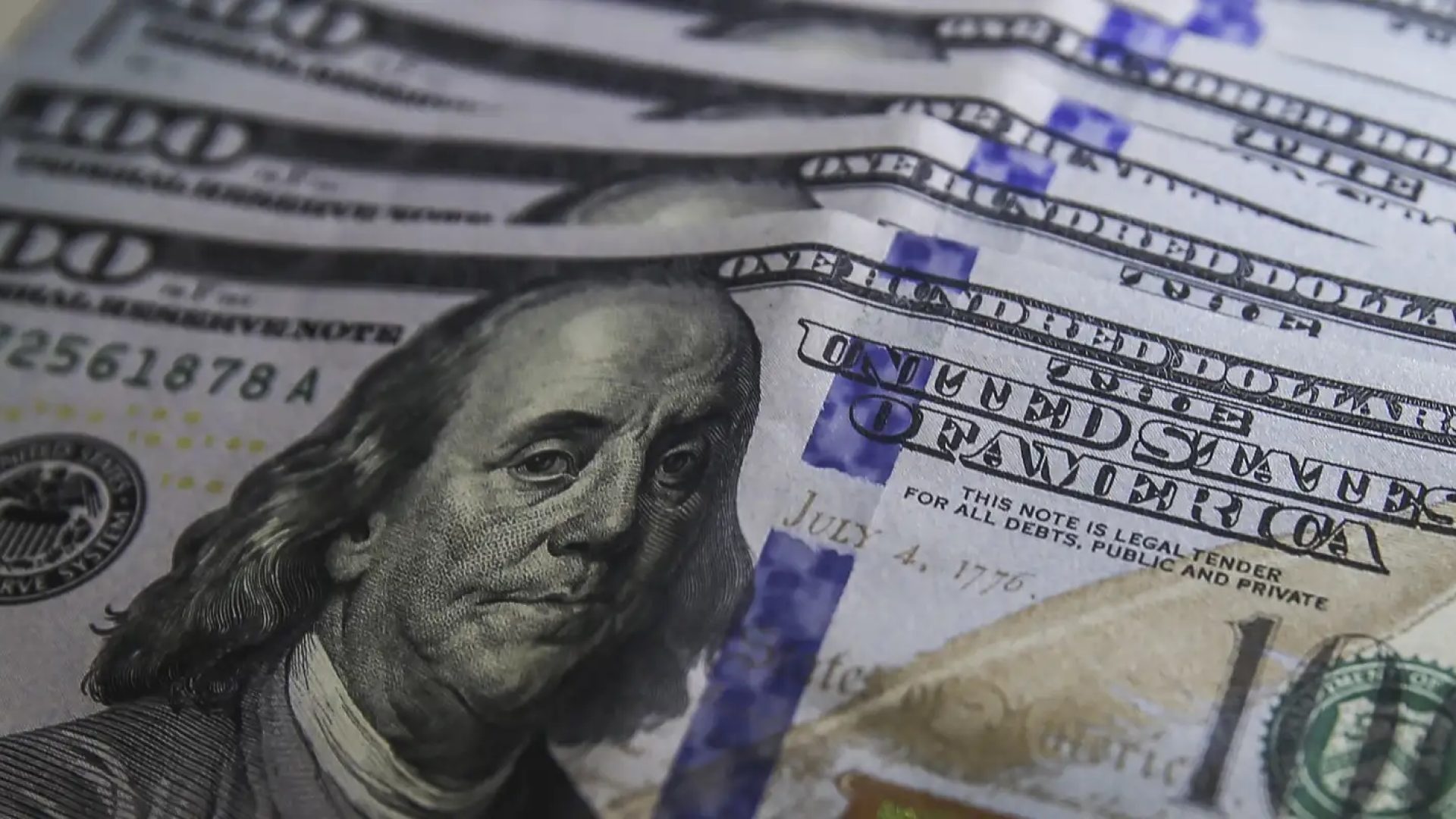 Dólar sobe para R$ 5,35 em meio a tensões com medida provisória