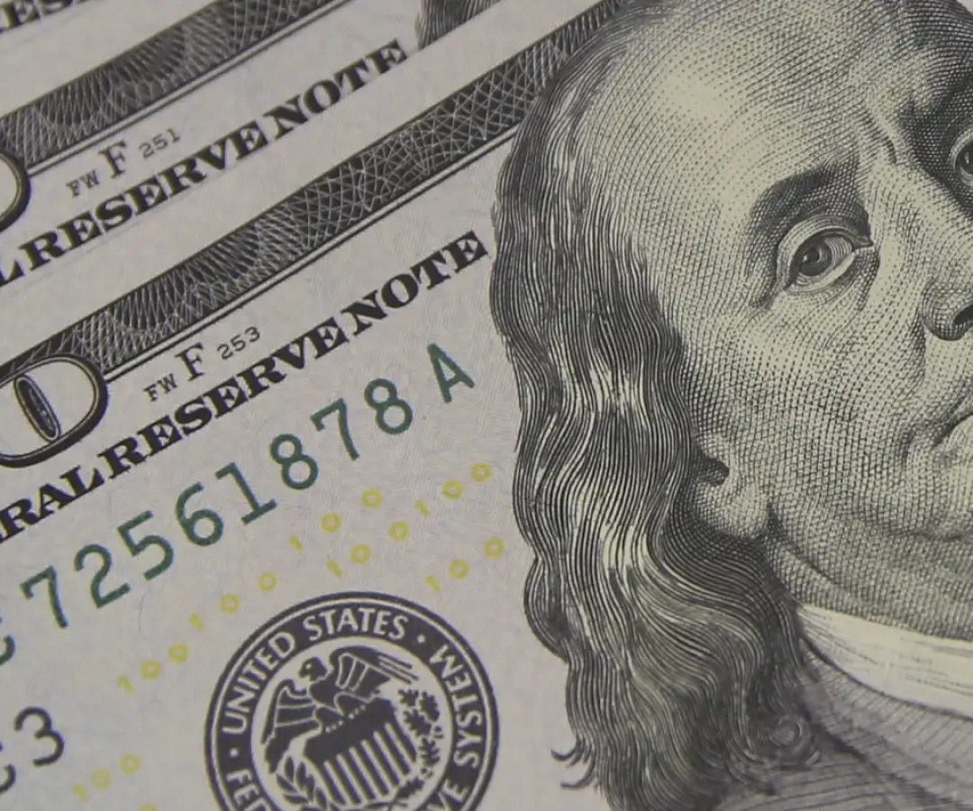 Dólar cai a R$ 5,08 e atinge menor valor em um mês