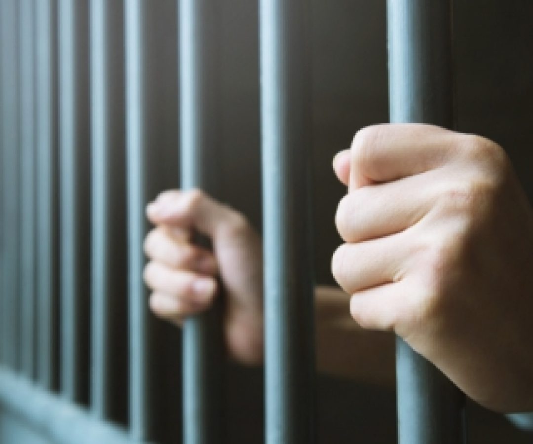 Homem é preso por tráfico de drogas no Gama