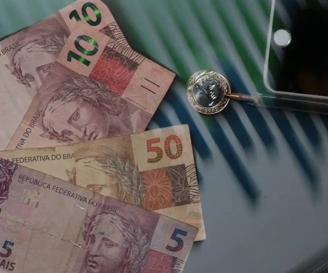 Advogado é preso após extorquir quase R$ 1 mi de idosa no DF