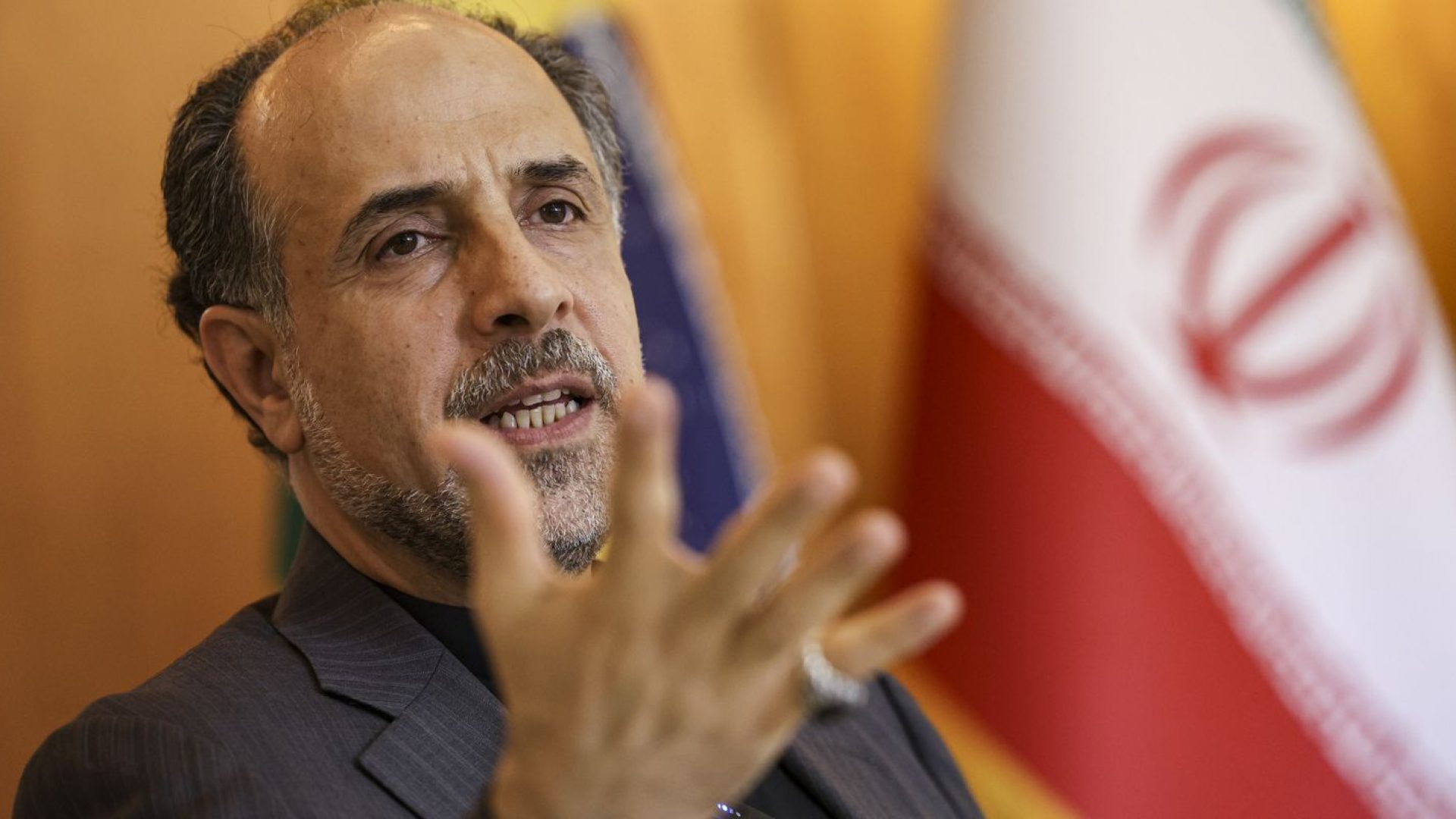 Embaixador do Irã: EUA evitam acordo e Trump se acha “rei do mundo"