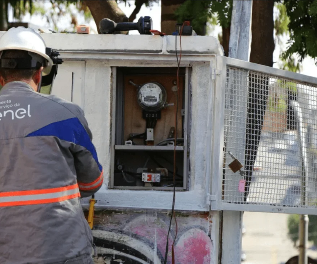 Enel diz ter religado energia em todos pontos afetados por chuva após uma semana