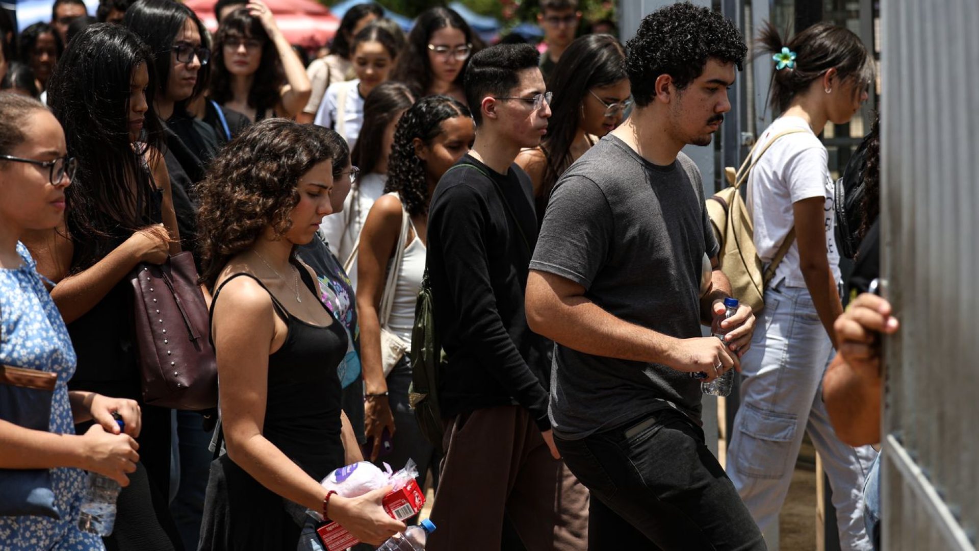 Enem: provas foram longas, mas com questões fáceis, dizem candidatos