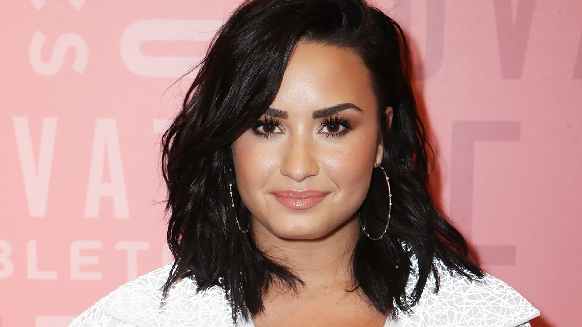 Demi Lovato cancela cinco shows de turnê para preservar a saúde