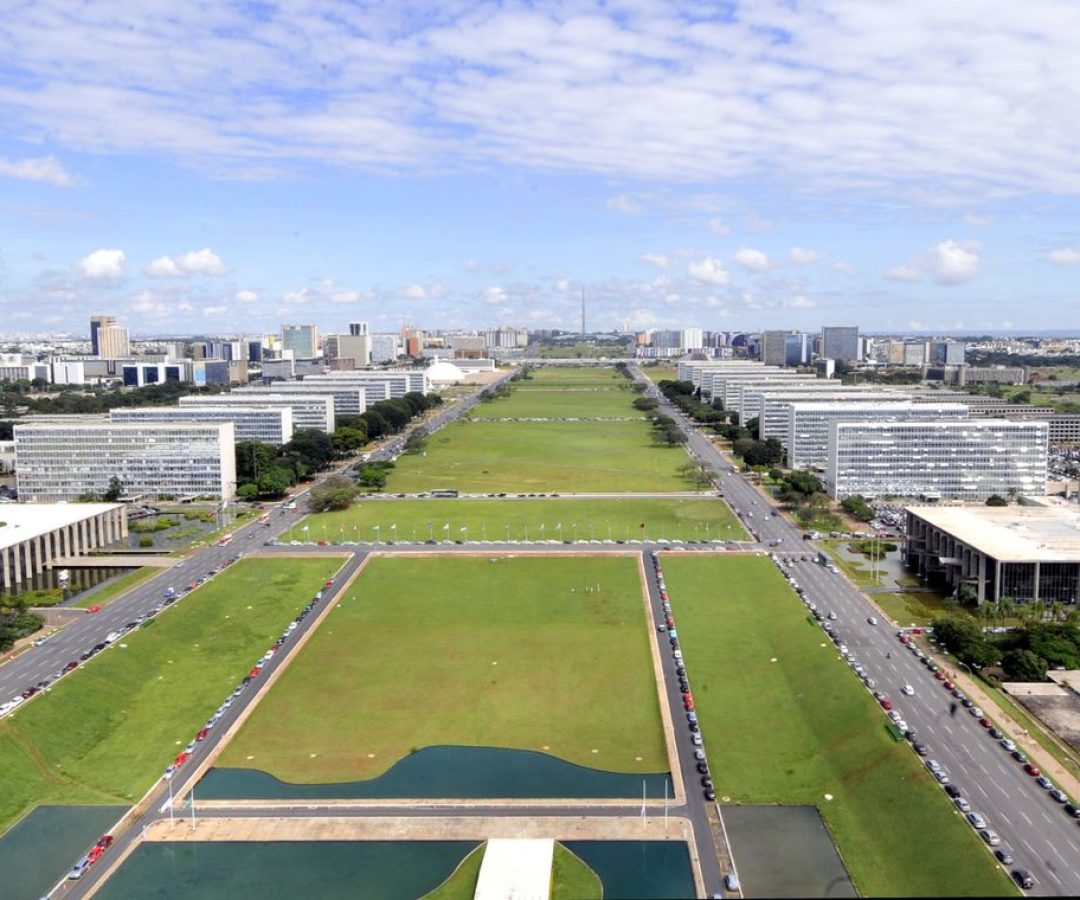 Veja o que abre e o que fecha no feriado da Proclamação da República, neste sábado (15)