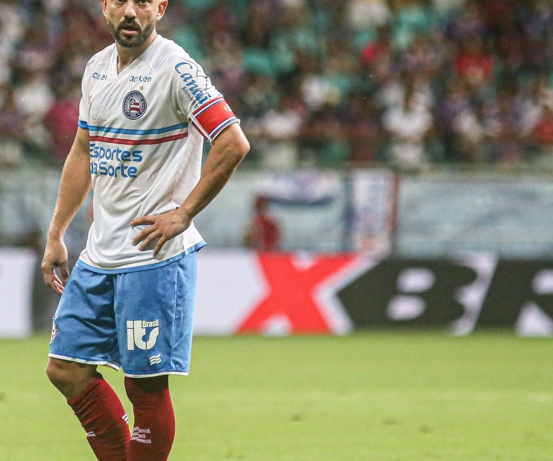 Everton Ribeiro passa por cirurgia de tireoide devido a um câncer