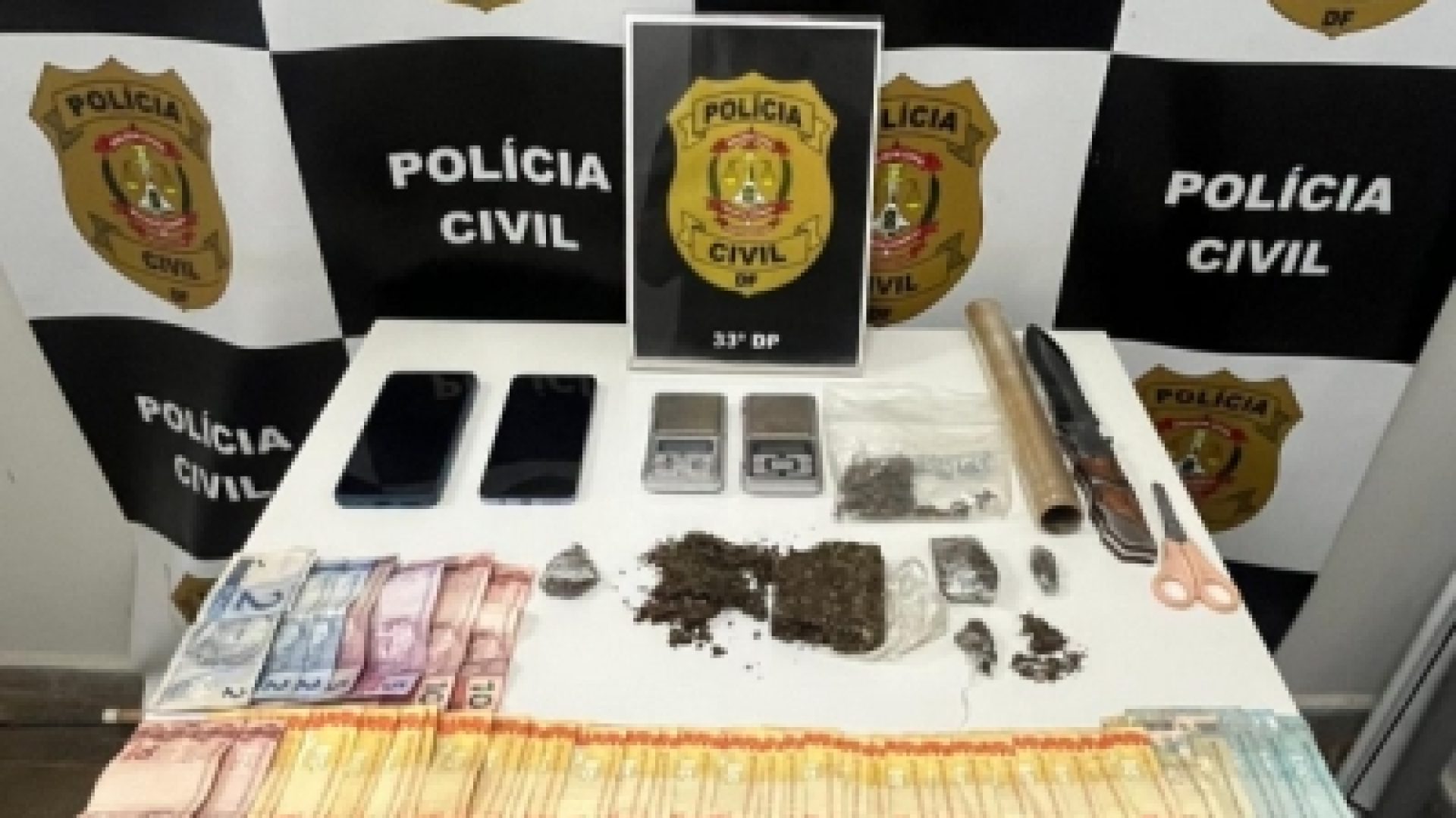 33ª DP prende traficante por tráfico de drogas em residência de Santa Maria