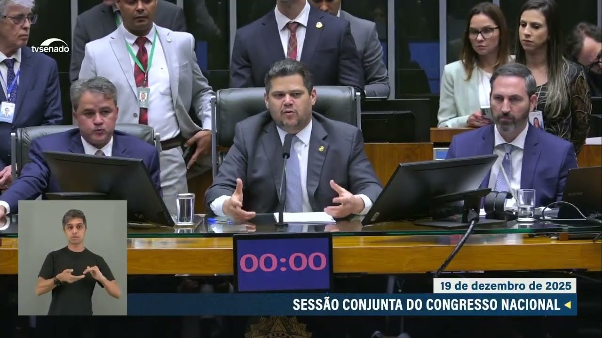 Davi destaca que parlamentares têm autoridade concedida pelo voto — Senado Notícias
