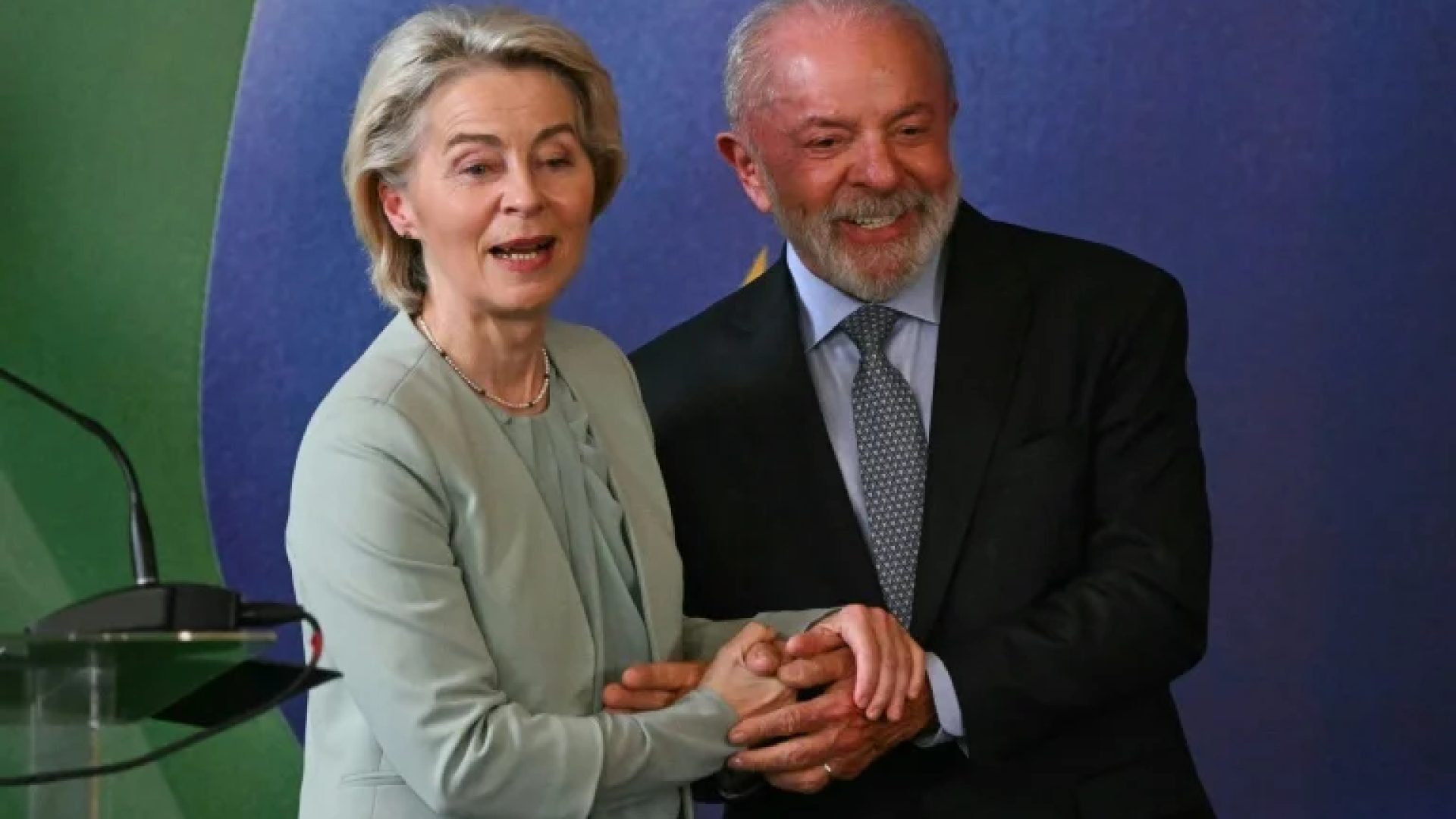 O presidente Luiz Inácio Lula da Silva (D) e a presidente da Comissão Europeia, Ursula von der Leyen, em imagem de arquivo