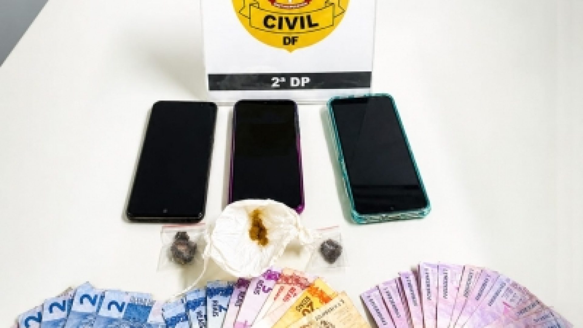 PCDF apreende droga e cabos de energia na “Favelinha” da Asa Norte/DF