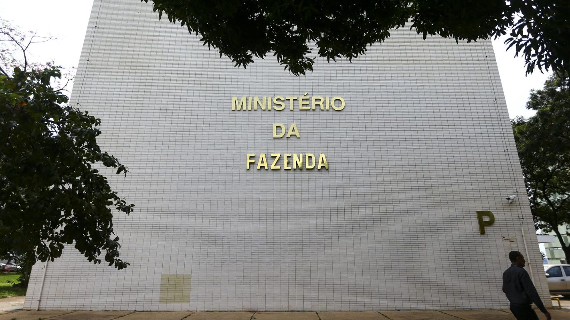 Saída de Haddad do governo depende de reunião entre Lula e Trump