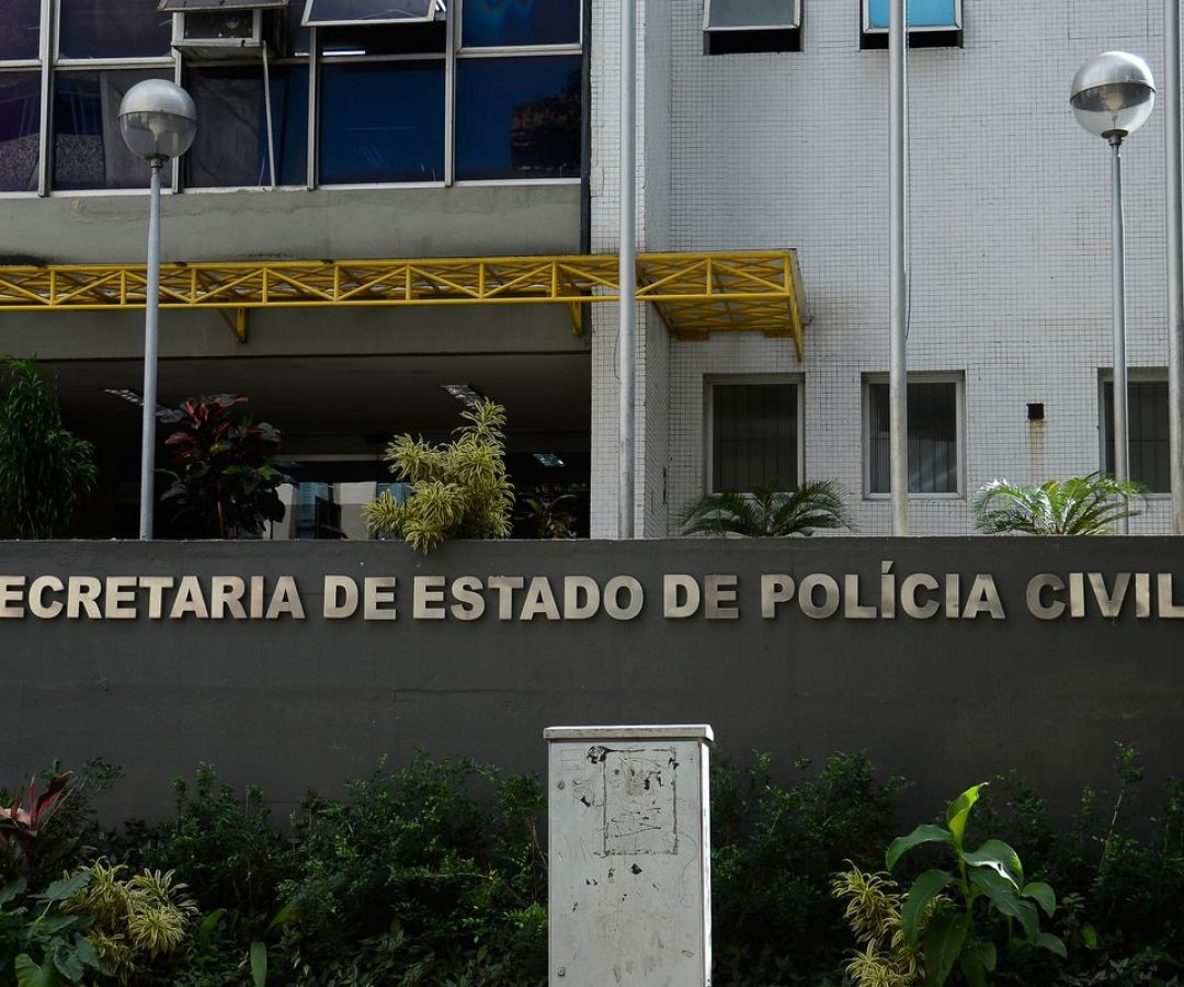 Polícia apreende bombas caseiras e diz que grupo faria atentado no Rio