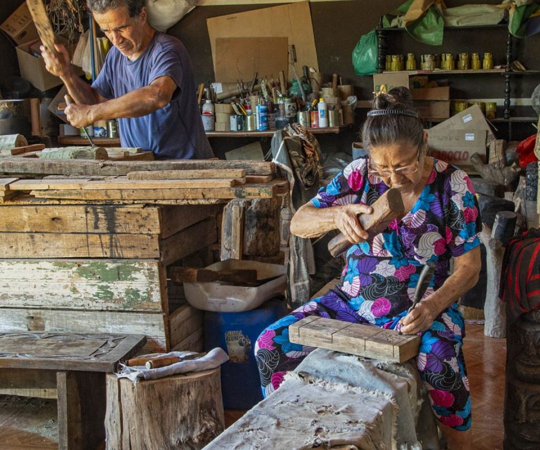 Família da escultora Conceição dos Bugres apresenta suas obras no Rio