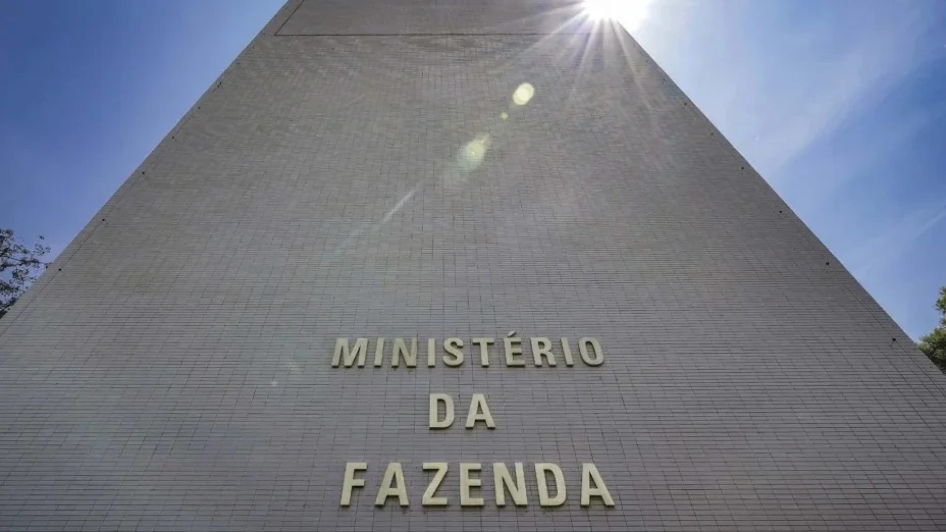 PIB inflação Reforma Tributária 2026: Governo propõe pagar R$ 0,39 aos bancos por operação de "Split Payment"