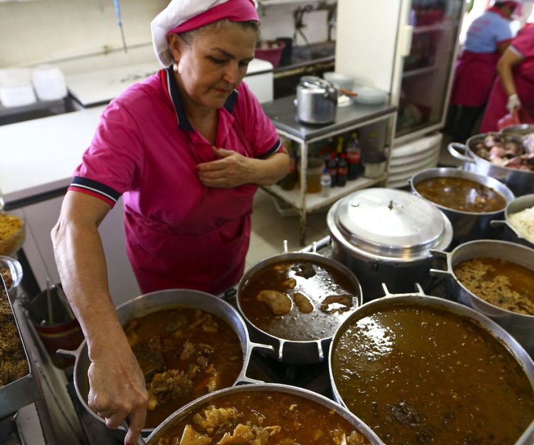 Cresce contratação de pessoas 50+ no comércio e nos serviços em SP