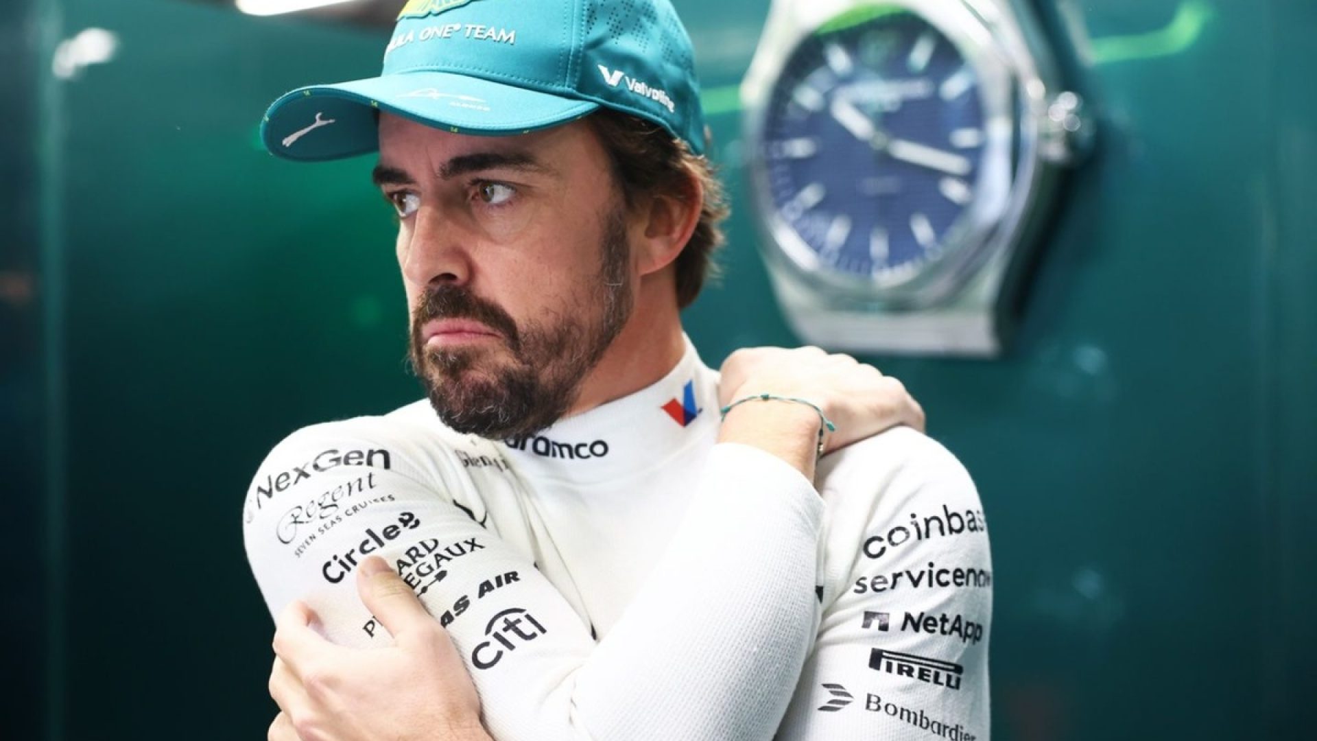 Alonso é visto dirigindo um carro lendário de rally em Mônaco