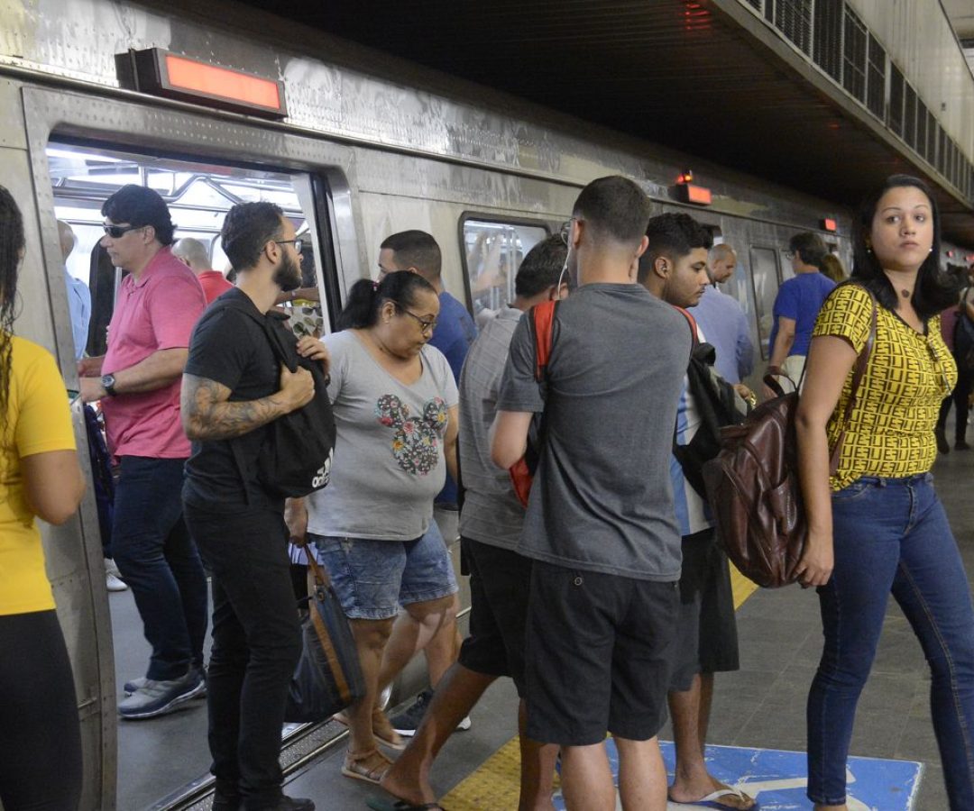 Metrô do Rio resolve problema de sinalização e trens voltam a operar