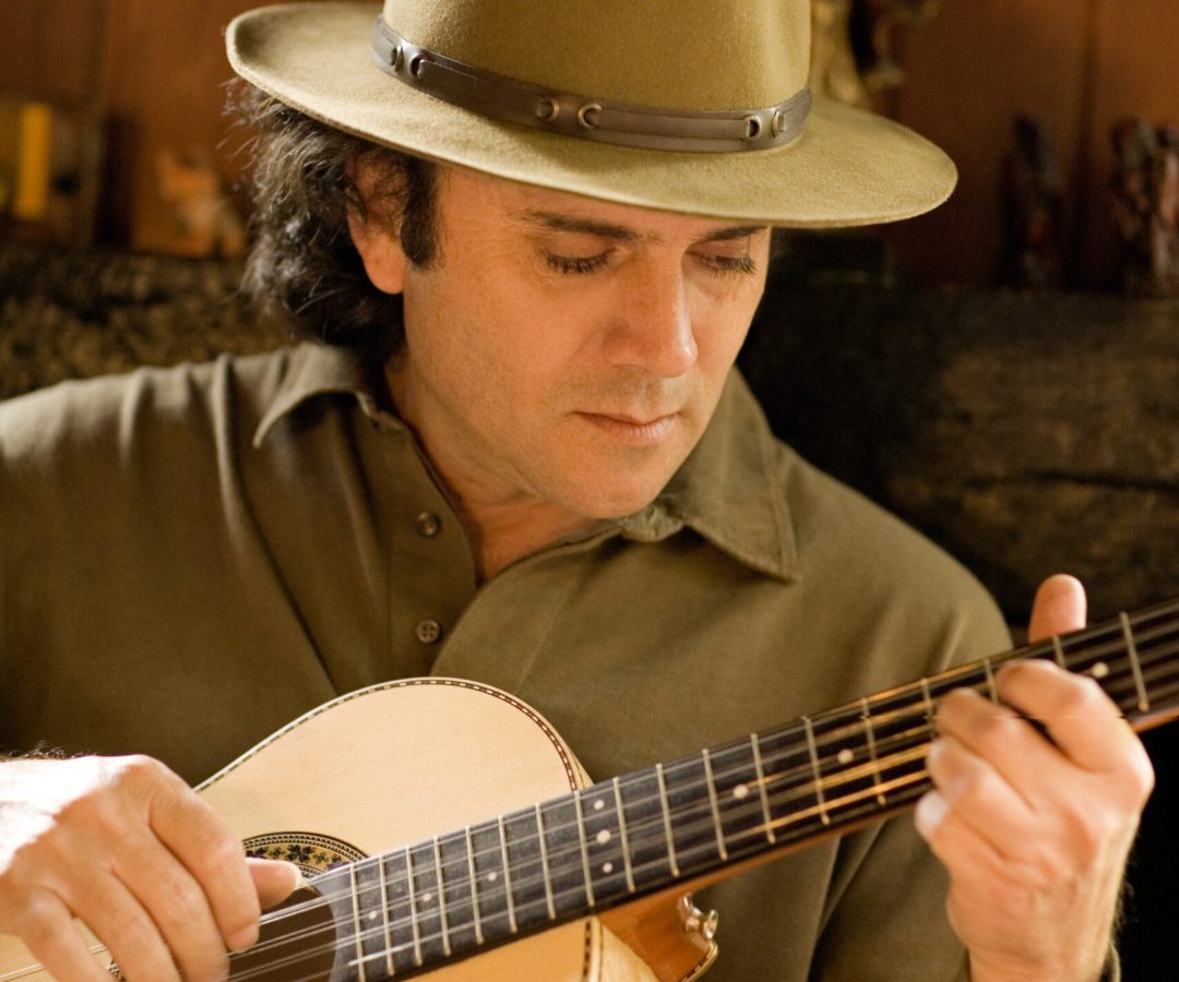 Almir Sater volta a Brasília com show que celebra a força da viola caipira