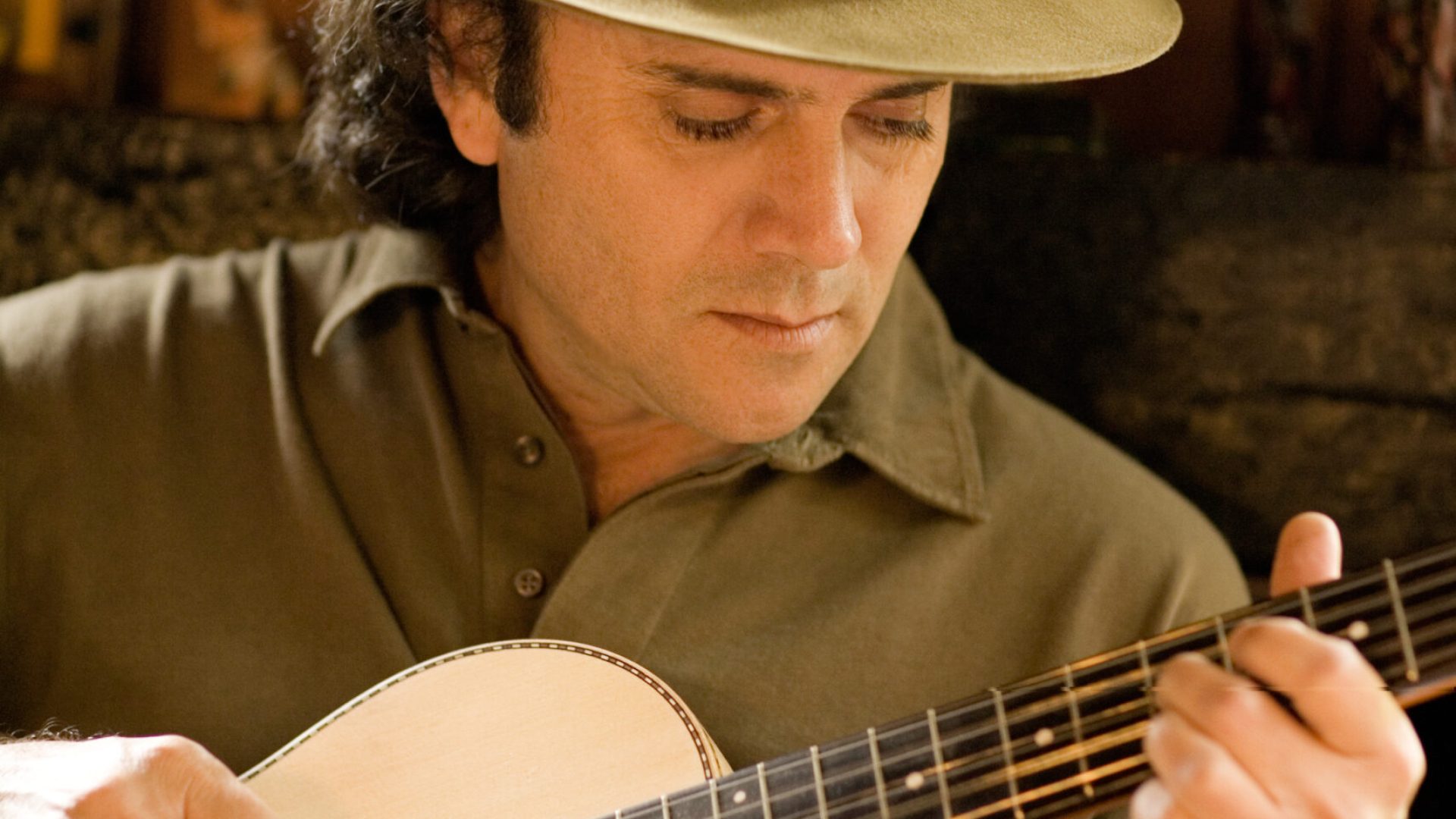 Almir Sater volta a Brasília com show que celebra a força da viola caipira
